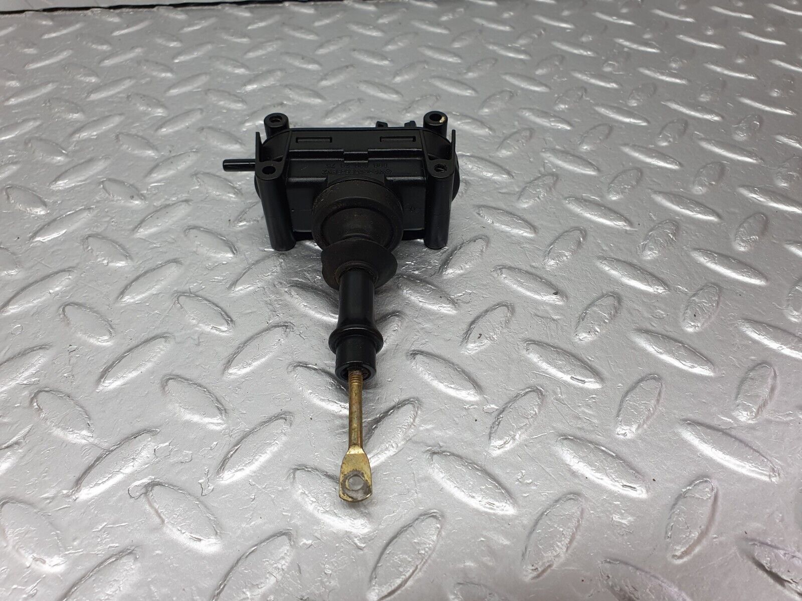 41512 Mercedes-Benz W124 200E Rear Door Lock Vacuum Actuator 0008007975