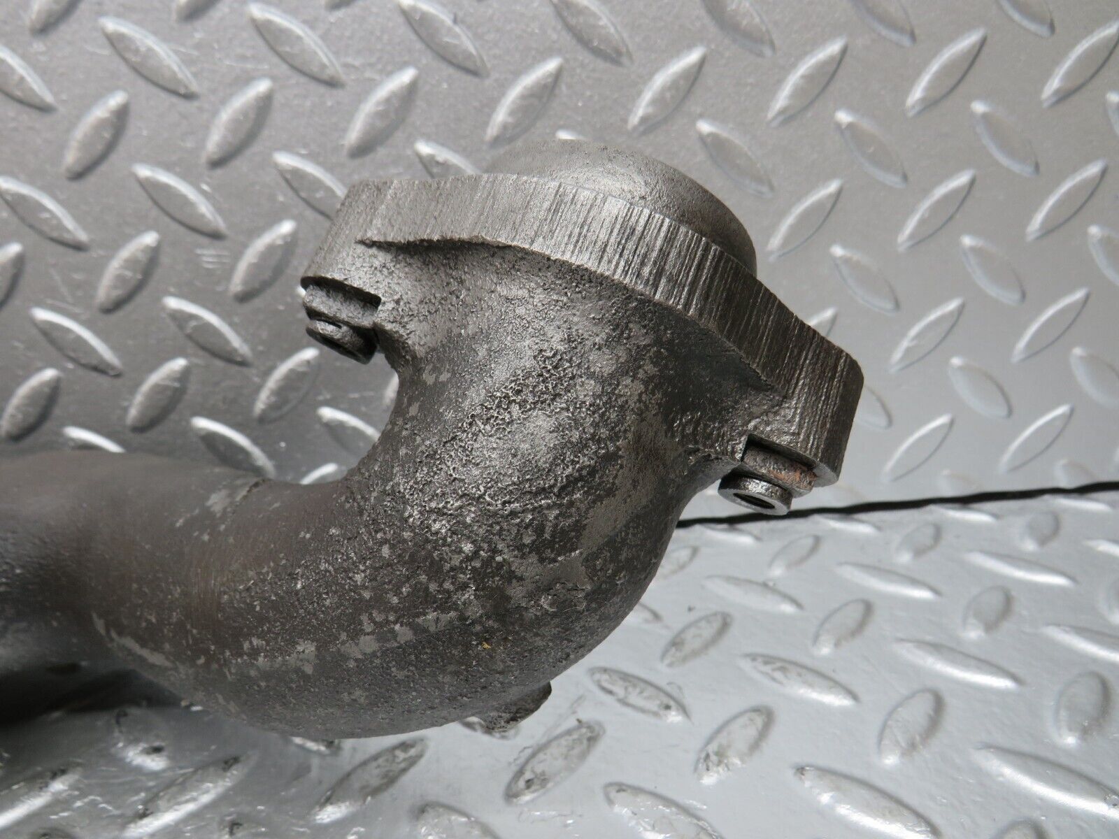 33111 Mercedes-Benz W126 380 V8 Exhaust Manifold Left 1161422302 1161422902