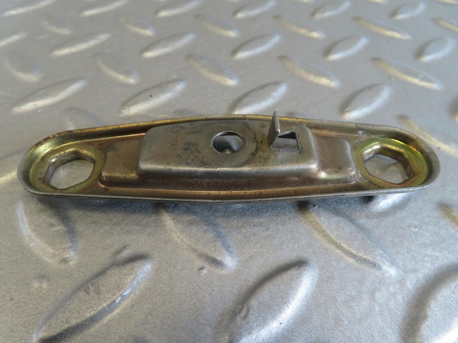 14037 Mercedes-Benz C107 280SLC Fuel Injector Bracket