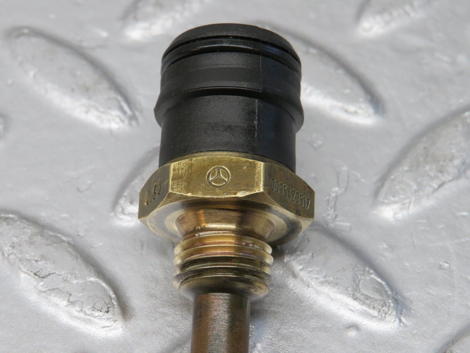 38127 Mercedes-Benz A124 320E Cabriolet Coolant Temperature Sensor Beru 0095423517 0824121040