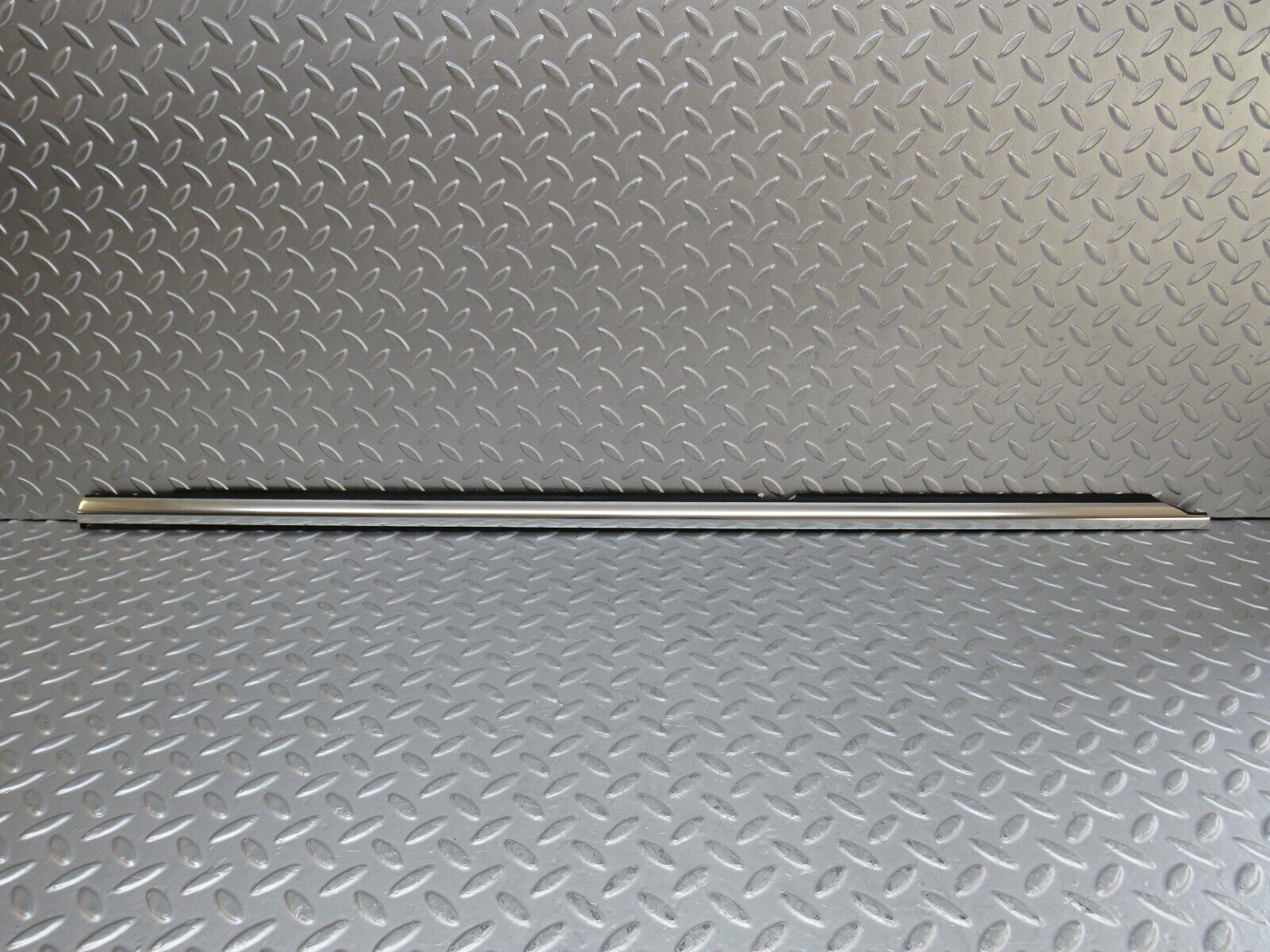 35262 Mercedes-Benz W221 Rear Left Door Window Chrome Trim