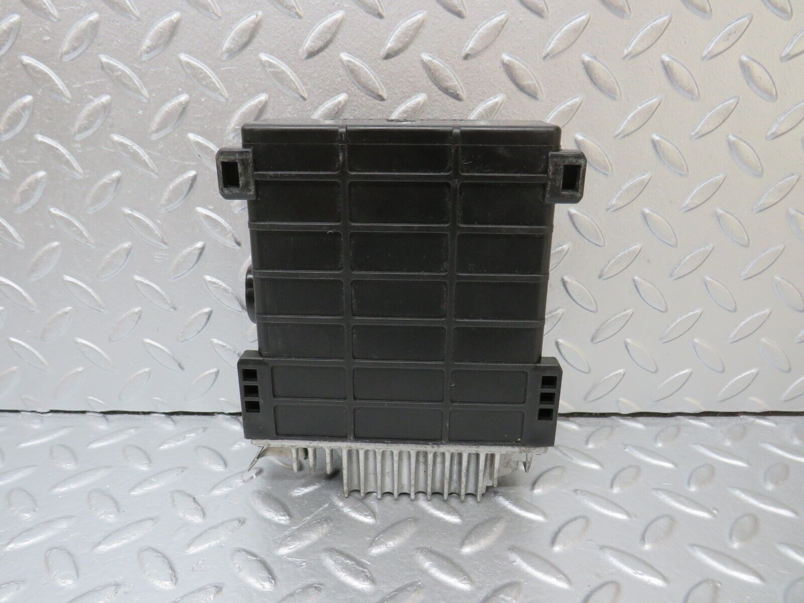 33974 Mercedes-Benz W124 260E Engine Control Unit Bosch 0280800210 0055457132