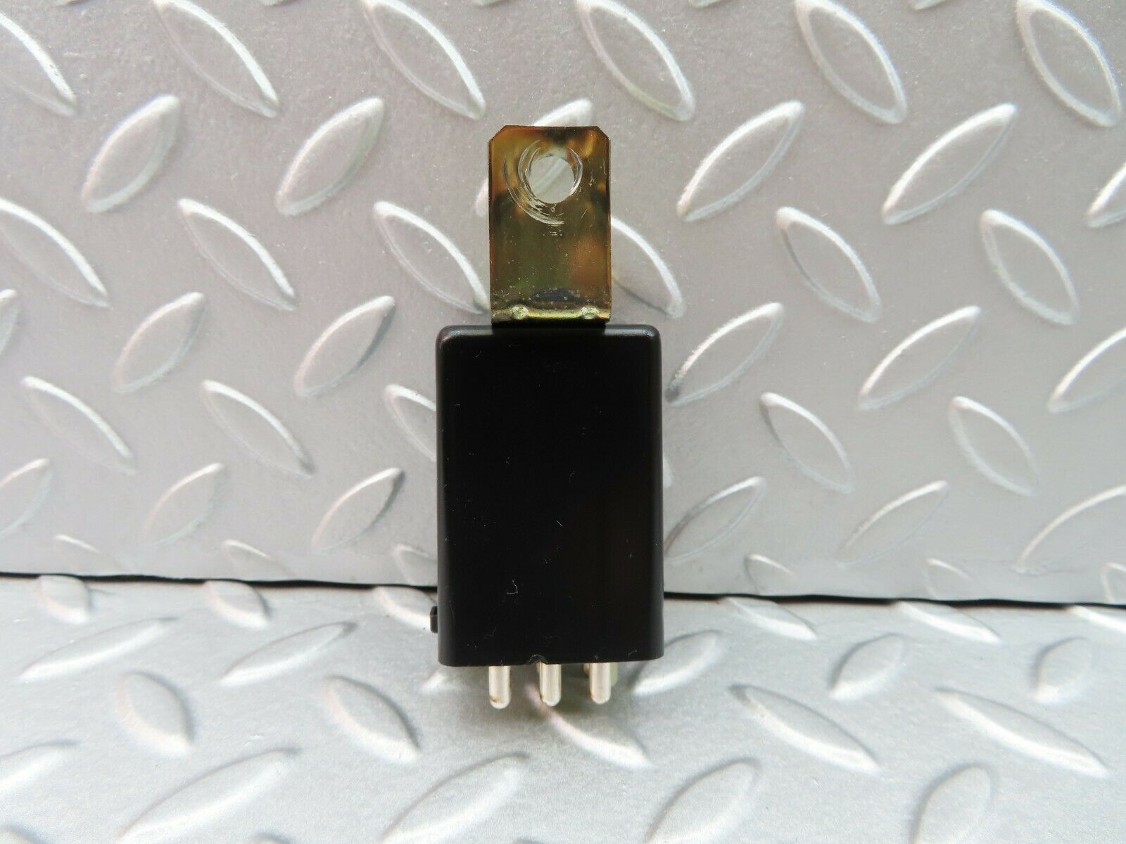 5792 Mercedes-Benz W123 200 Rear Heated Window Relay 1078200010