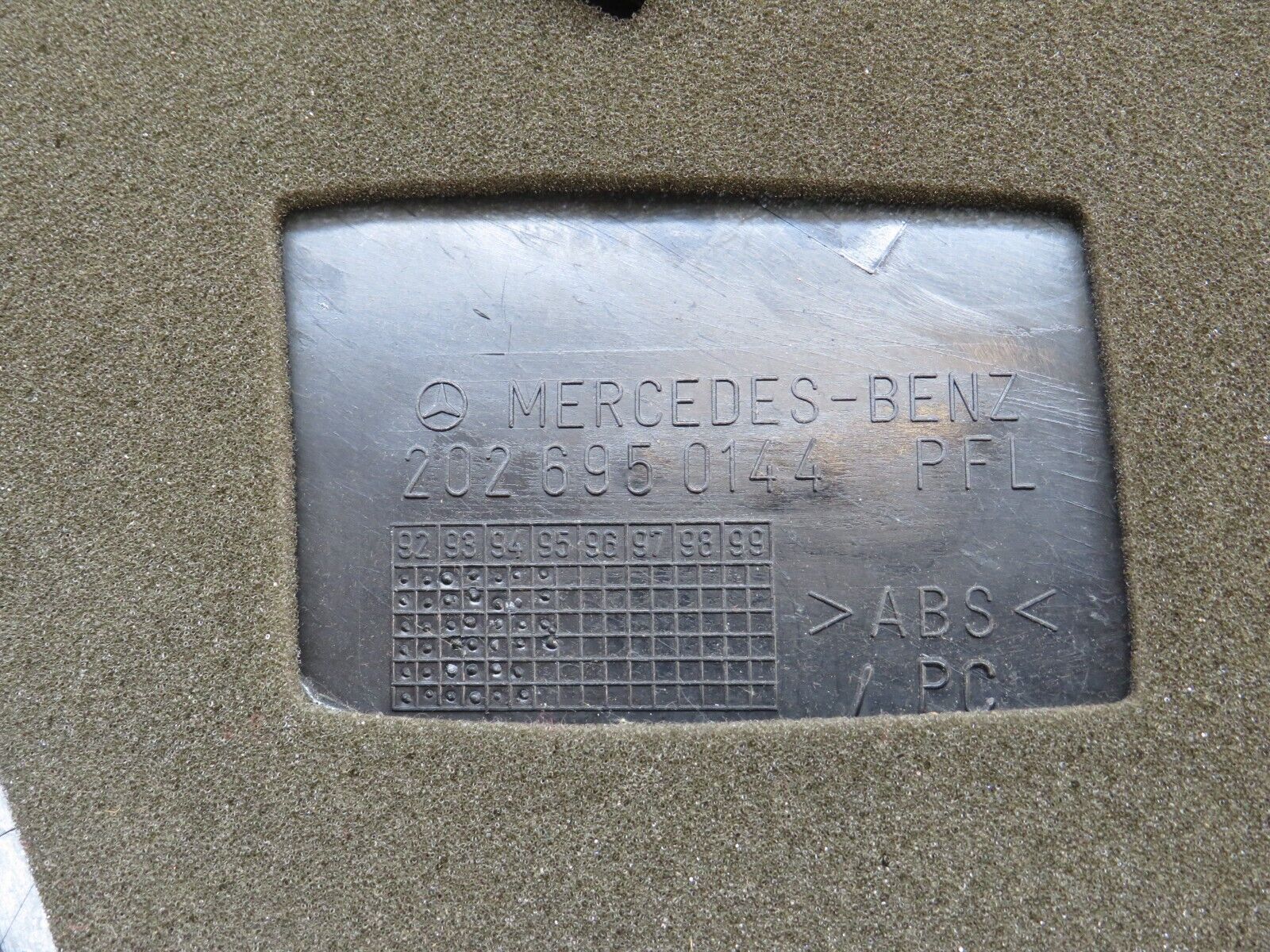 33222 Mercedes-Benz W202 C180 C Pillar Cover Panel Left Side Grey 2026950144