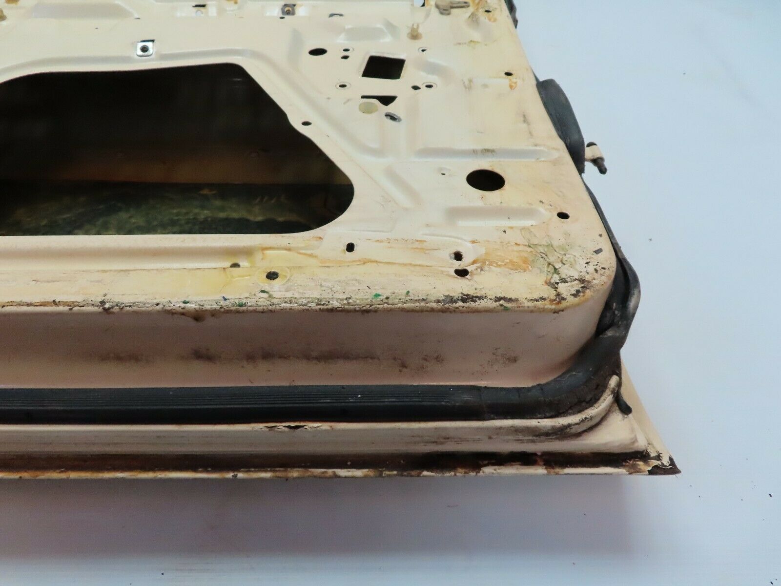 7804 Mercedes-Benz S123 230TE Wagon Rear Left Door