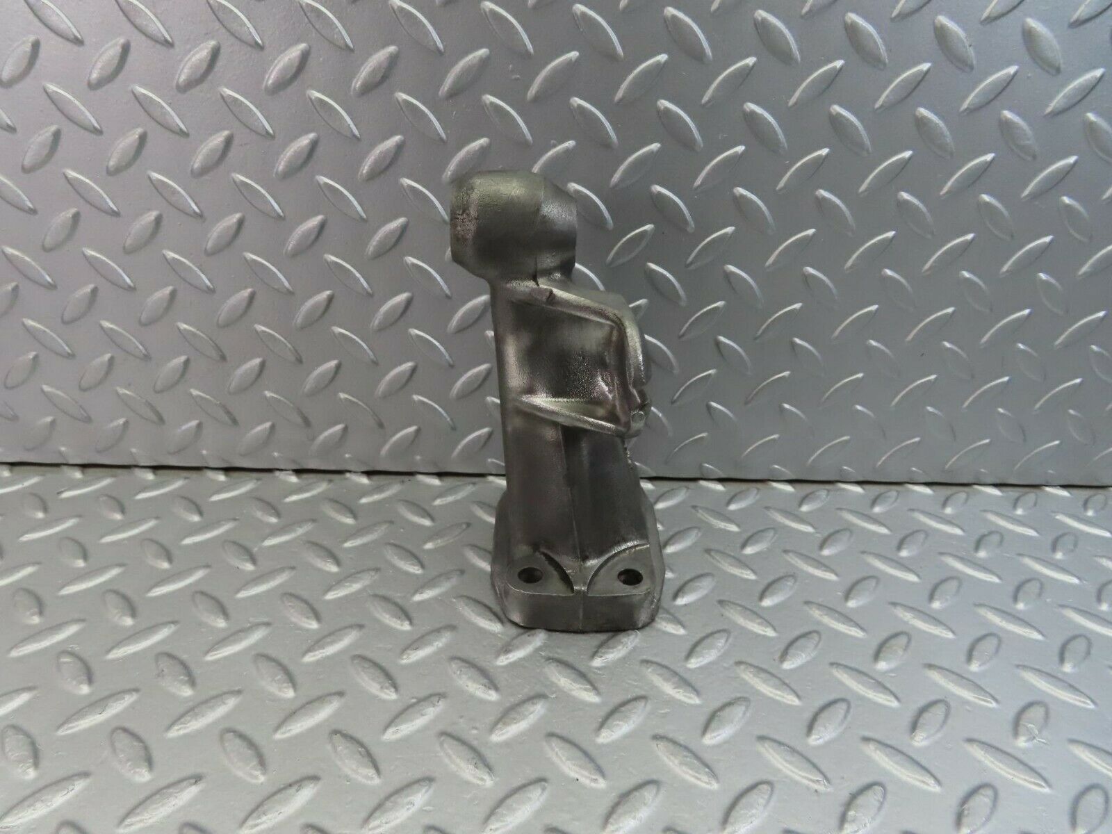 9812 Mercedes-Benz C123 280CE Coupe Engine Mount Bracket Left Side 1232230204