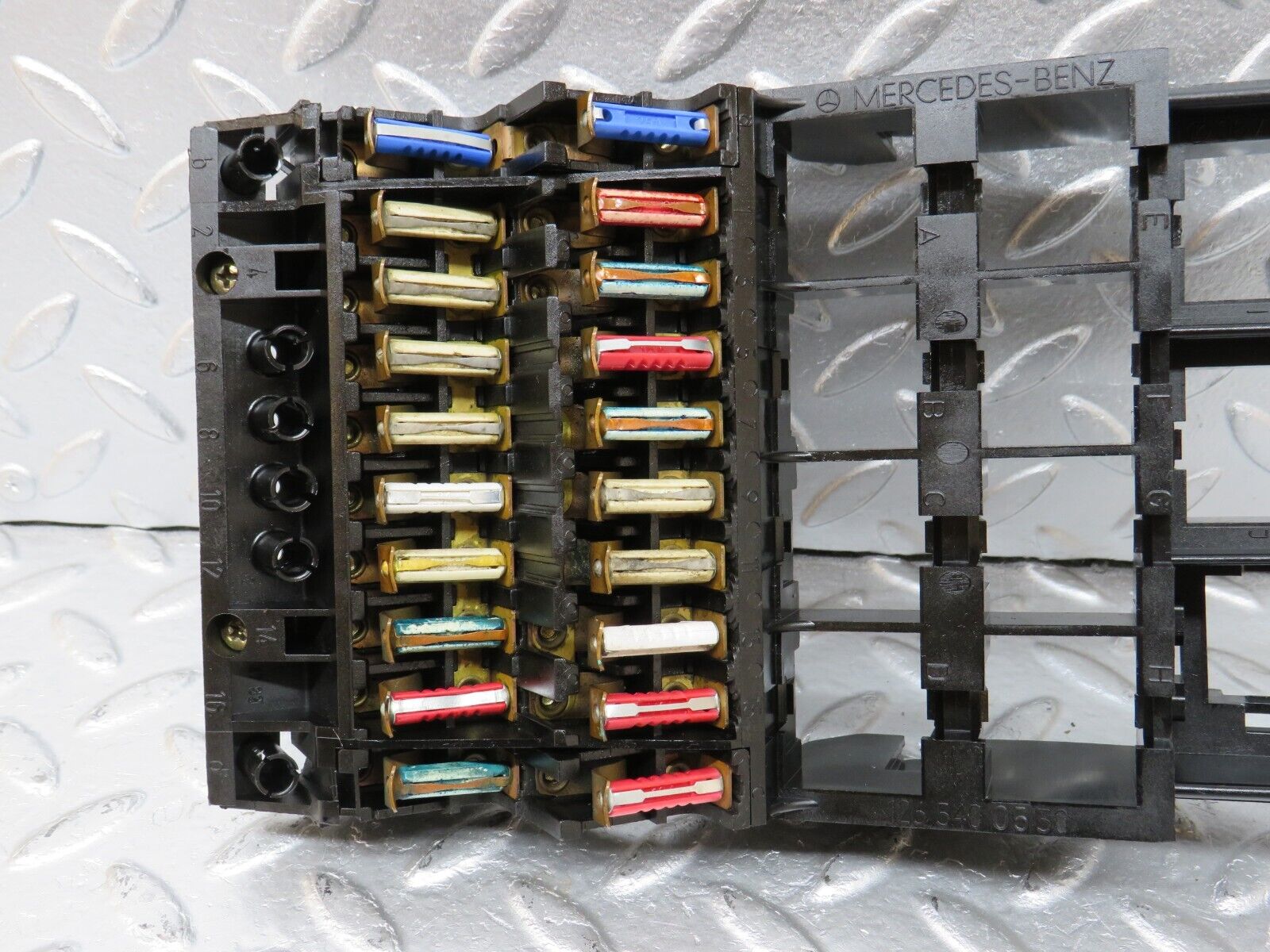 34439 Mercedes-Benz C126 380SEC Coupe Fuse Box 1265400550