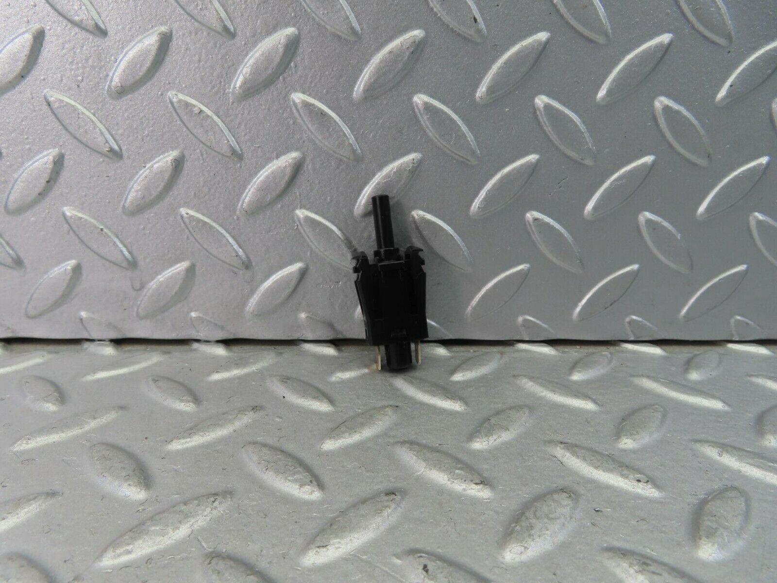 10402 Mercedes-Benz W201 190E Door Contact Switch 0015458714