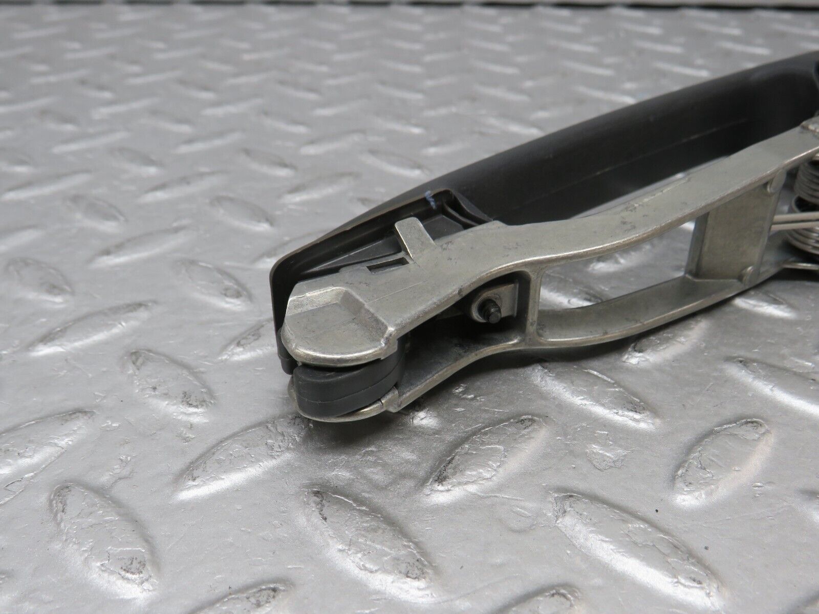 36629 Mercedes-Benz W201 190E 2.0L Exterior Door Handle Rear Right