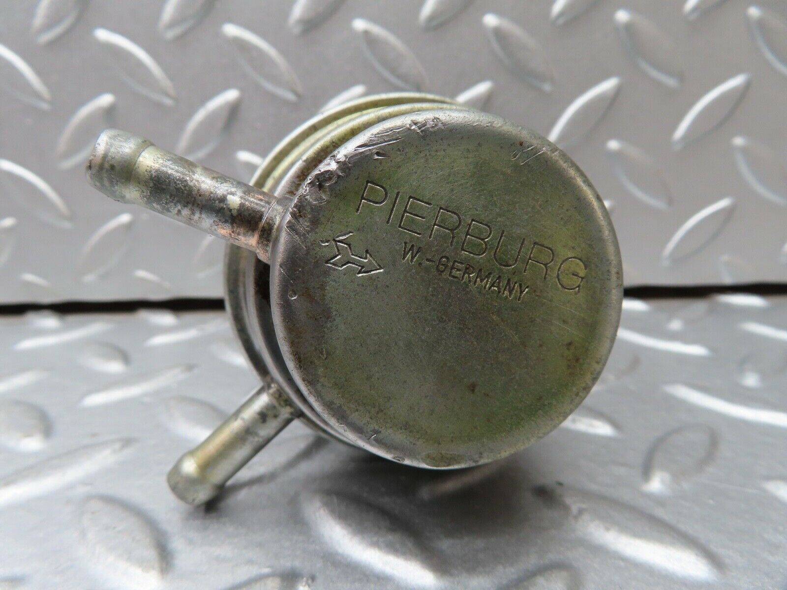 18853 Mercedes-Benz W121 190b Ponton Fuel Pump Pierburg 720797509