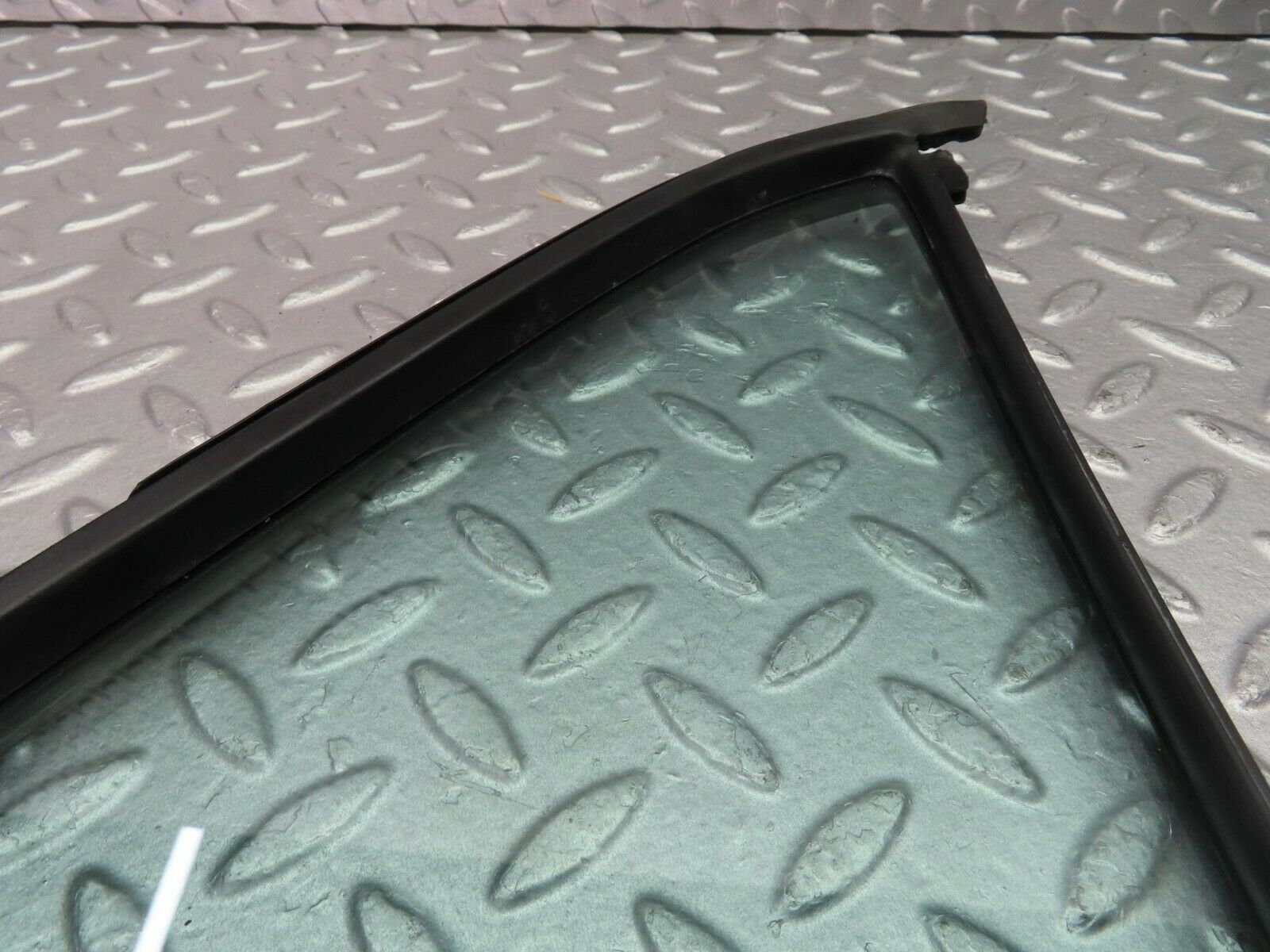 10779 Mercedes-Benz W123 230E Rear Left Quarter Window Glass 1237350124