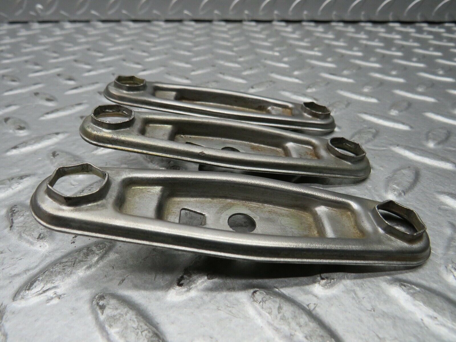 21866 Mercedes-Benz W123 Fuel Injector Brackets