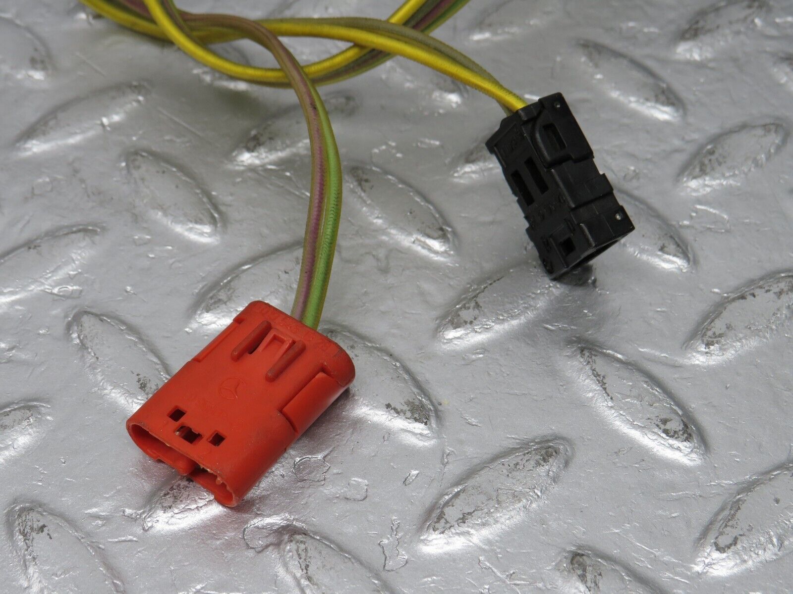 39475 Mercedes-Benz R129 320SL Coupe Steering Wheel Contact Plate 1704600049