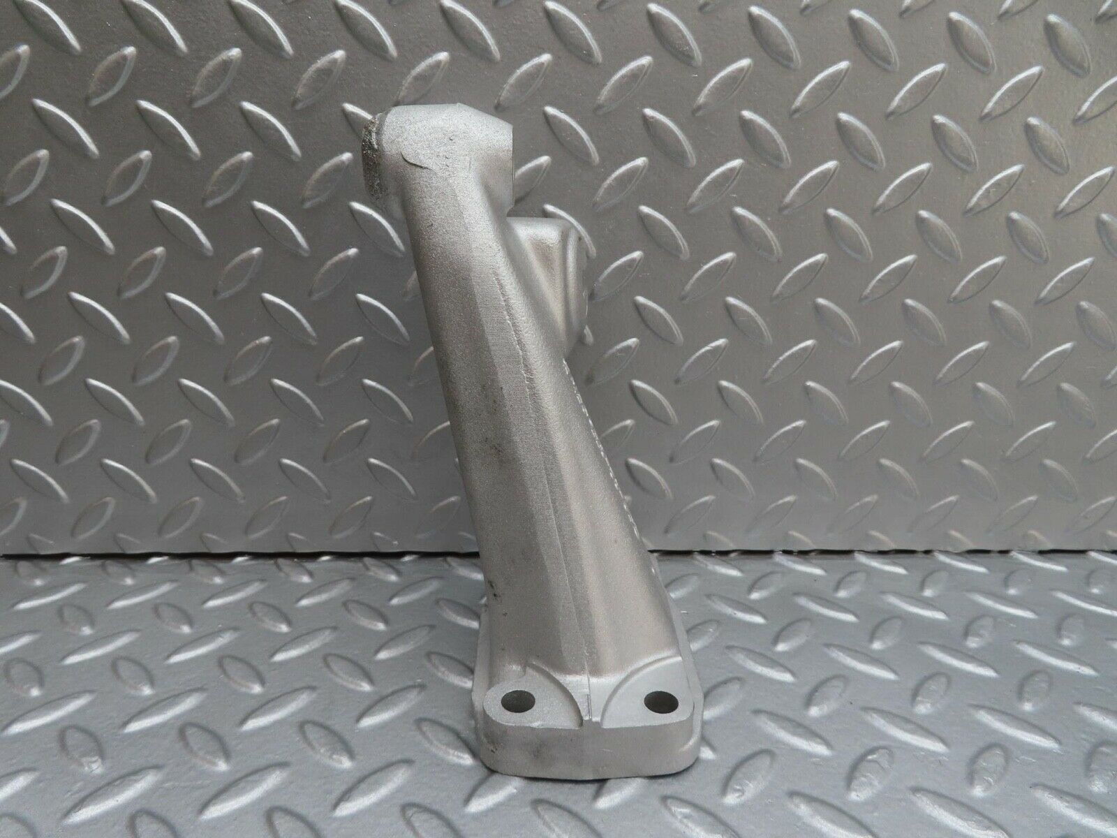 15973 Mercedes-Benz W123 280E Engine Mount Bracket Right Side 1232230304