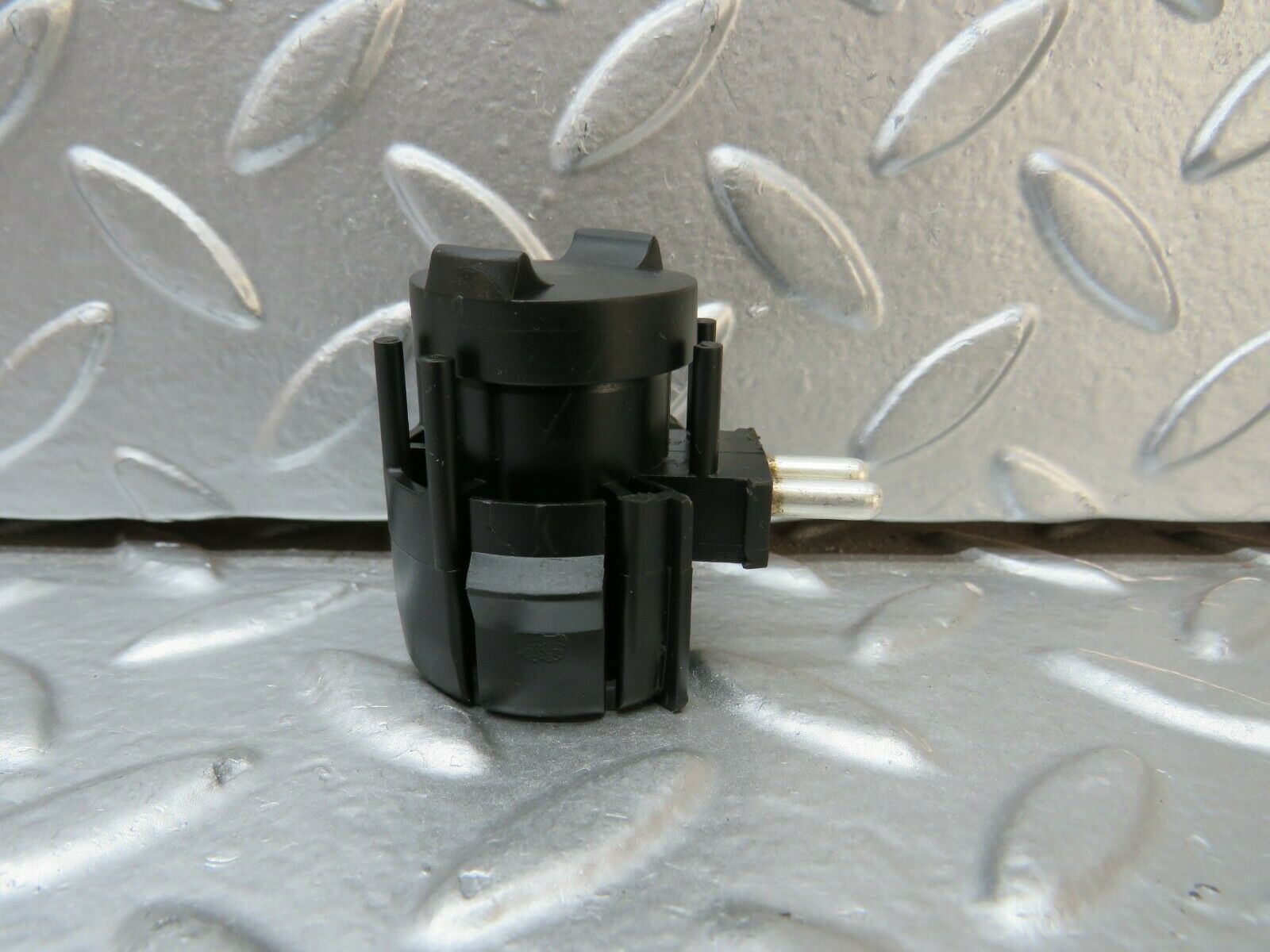 23976 Mercedes-Benz W123 280E Kick Down Switch 0015456314