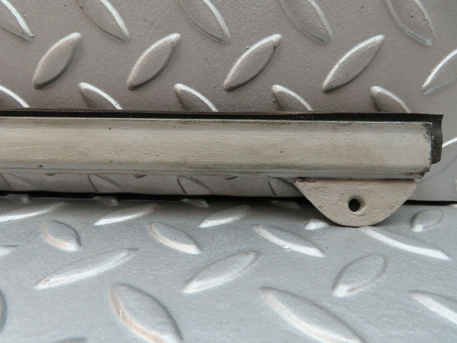 3688 Mercedes-Benz W108 280SE Rear Right Door Glass Holder