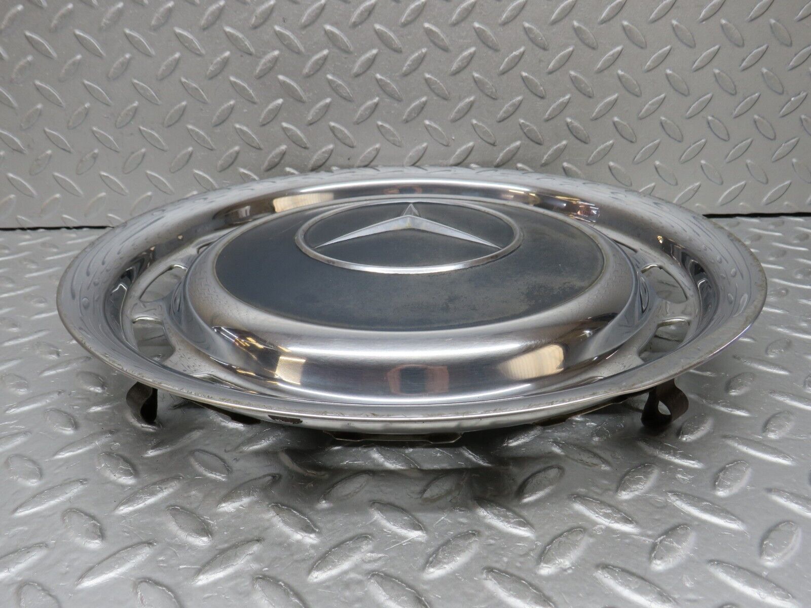 37464 Mercedes-Benz W109 300SEL Wheel Hub Cap 14"