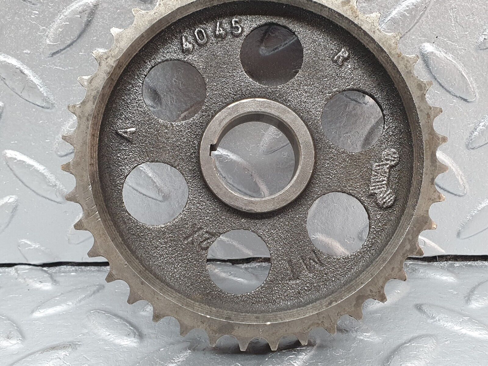 40872 Mercedes-Benz W123 240D Camshaft Timing Gear