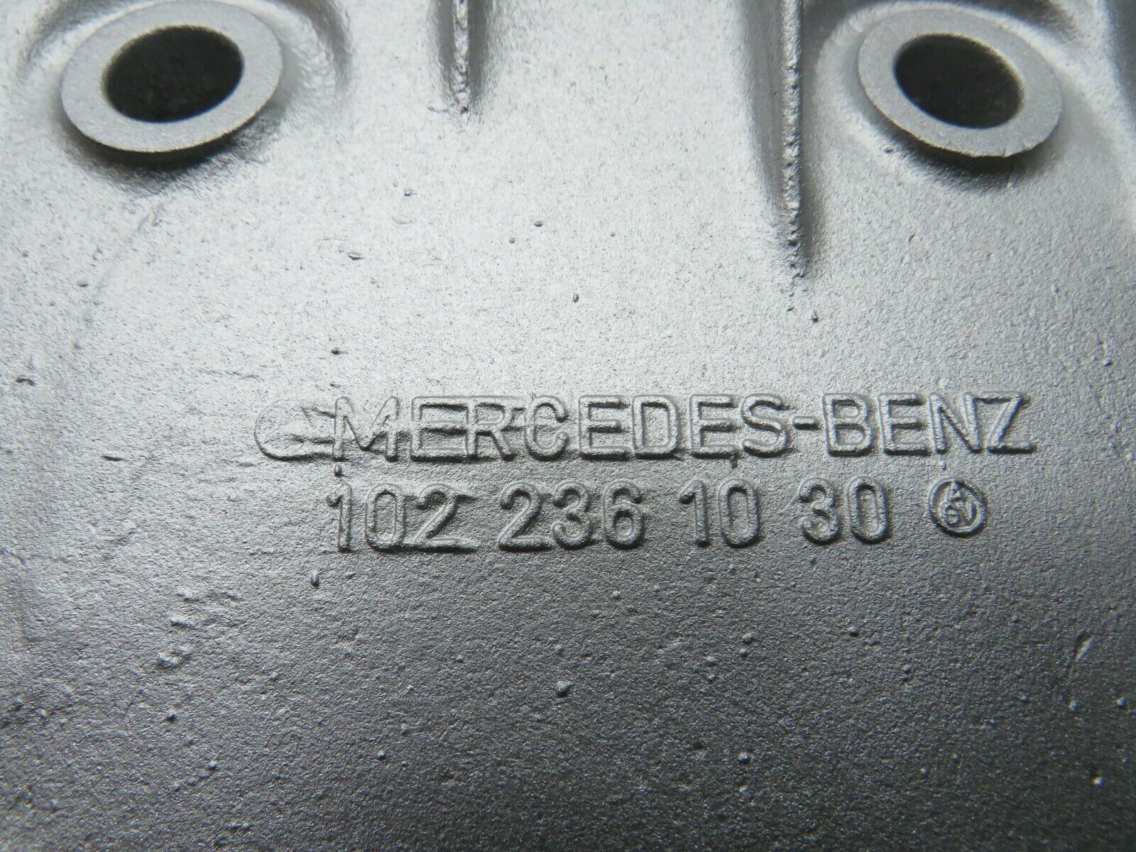 23114 Mercedes-Benz C123 230CE Coupe Power Steering Pump Bracket 1022361030