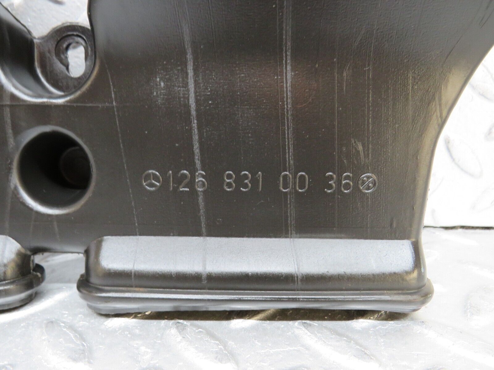 37022 Mercedes-Benz C126 420SEC Coupe Dashboard Centre Air Vent 1268310036