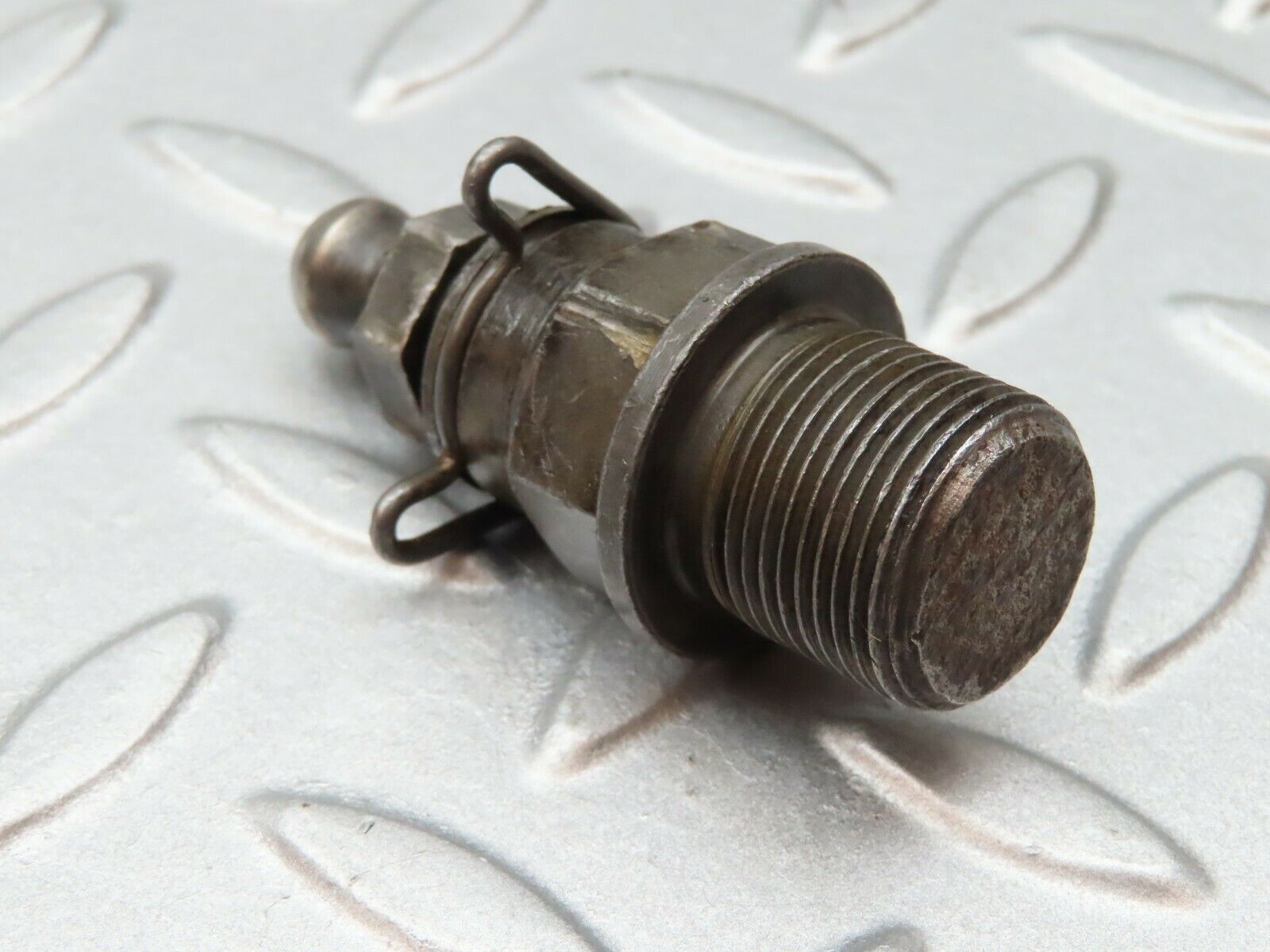 3548 Mercedes-Benz W108 280SE Ball Studs For Rocker Arm Mounting (Timing)