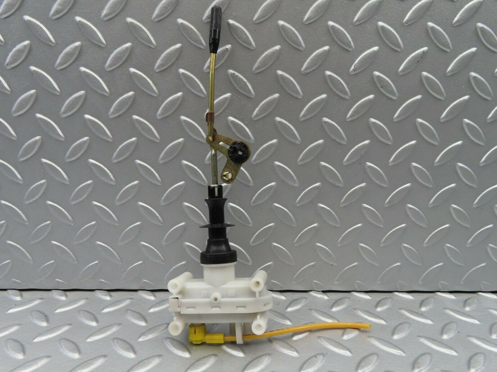 6573 Mercedes-Benz S124 E220 Wagon Door Lock Vacuum Actuator Rear Left
