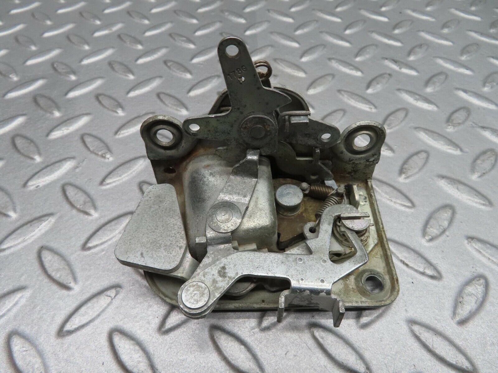 12285 Mercedes-Benz W108 280SE 3.5 Rear Right Door Lock Mechanism