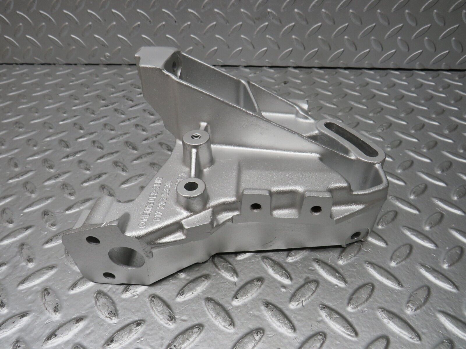 32911 Mercedes-Benz W123 300D Power Steering Pump Bracket 6172360330