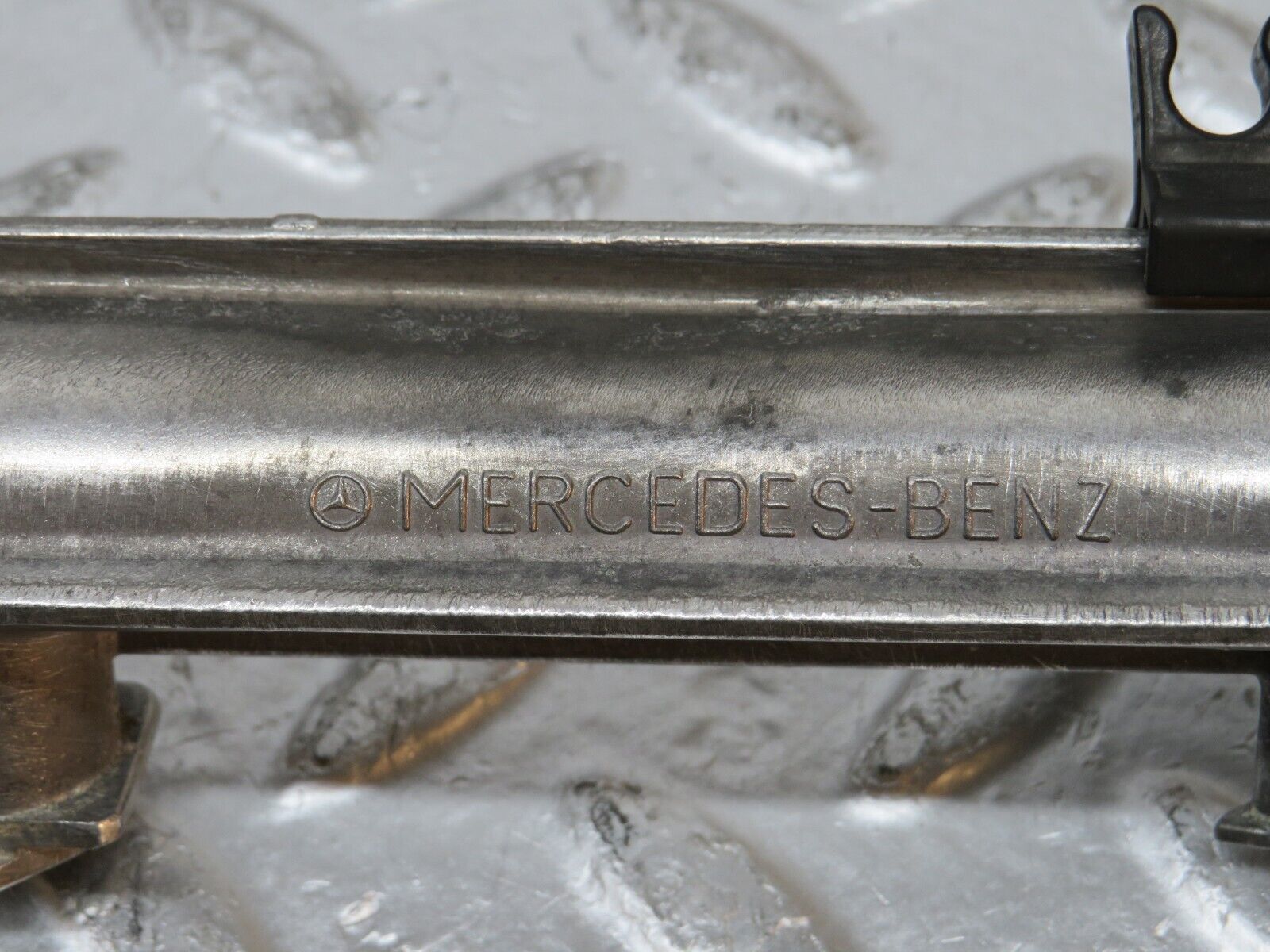 31214 Mercedes-Benz S124 220TE Wagon Fuel Injector Rail 1110780745