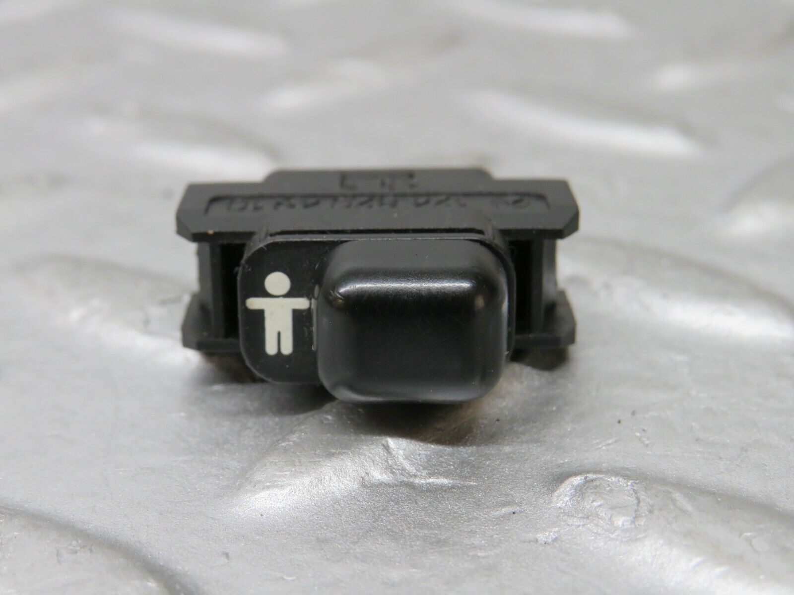 36117 Mercedes-Benz W126 420SE Child Lock Control Switch 1248204910