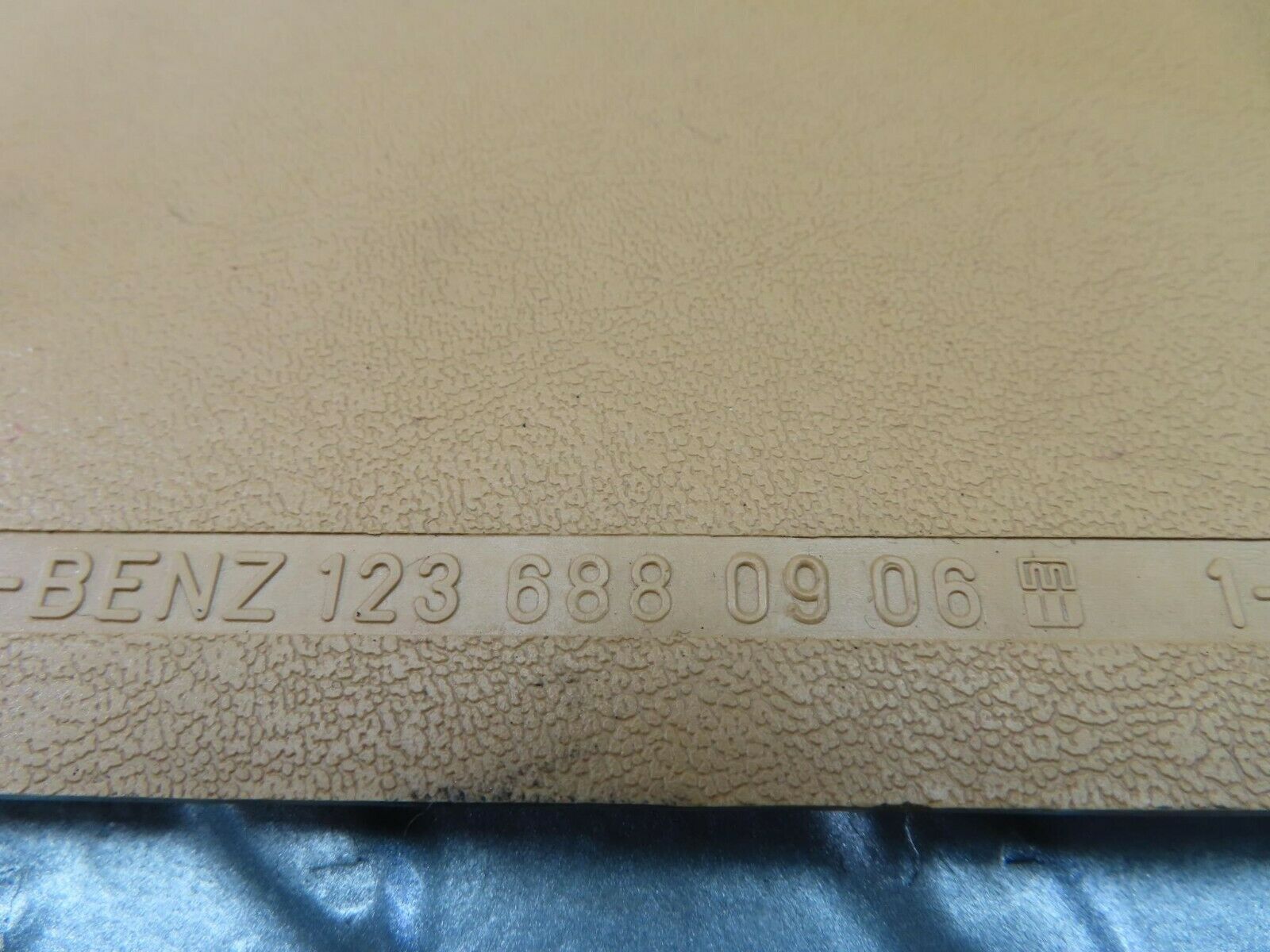 9994 Mercedes-Benz C123 230CE Coupe Front Left Kick Panel Beige 1236880906