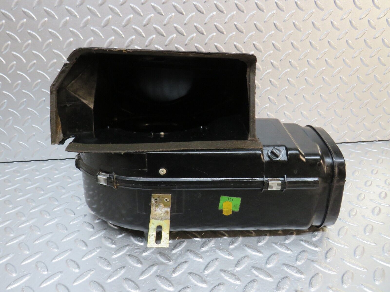 32246 Mercedes-Benz W116 350SE Heater Blower Motor Housing