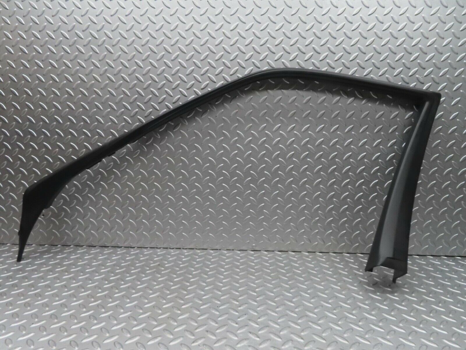 14871 Mercedes-Benz W140 S320 Front Right Door Window Trim 1407206462