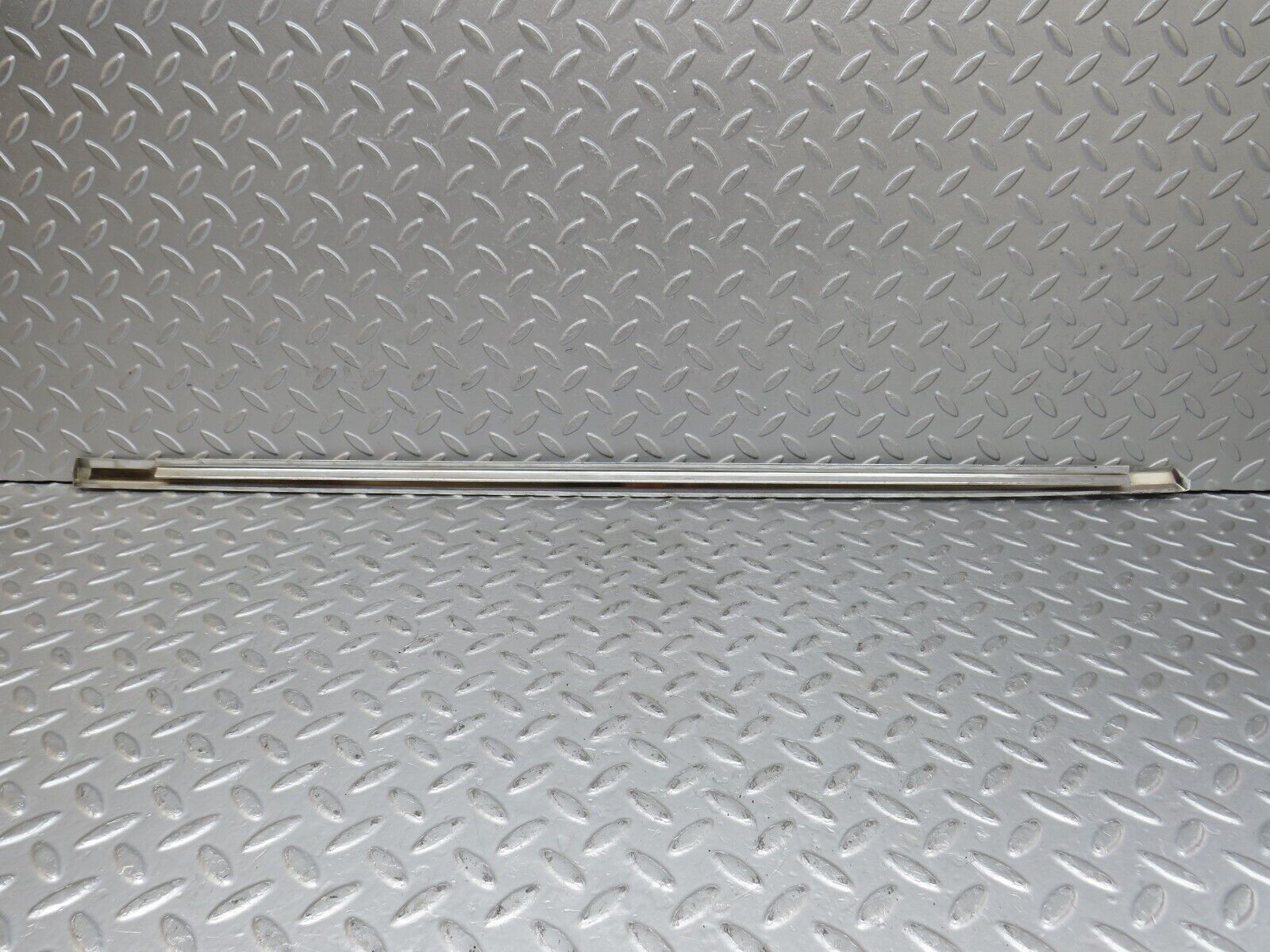 36294 Mercedes-Benz W126 420SE Front Left Door Chrome Moulding Trim