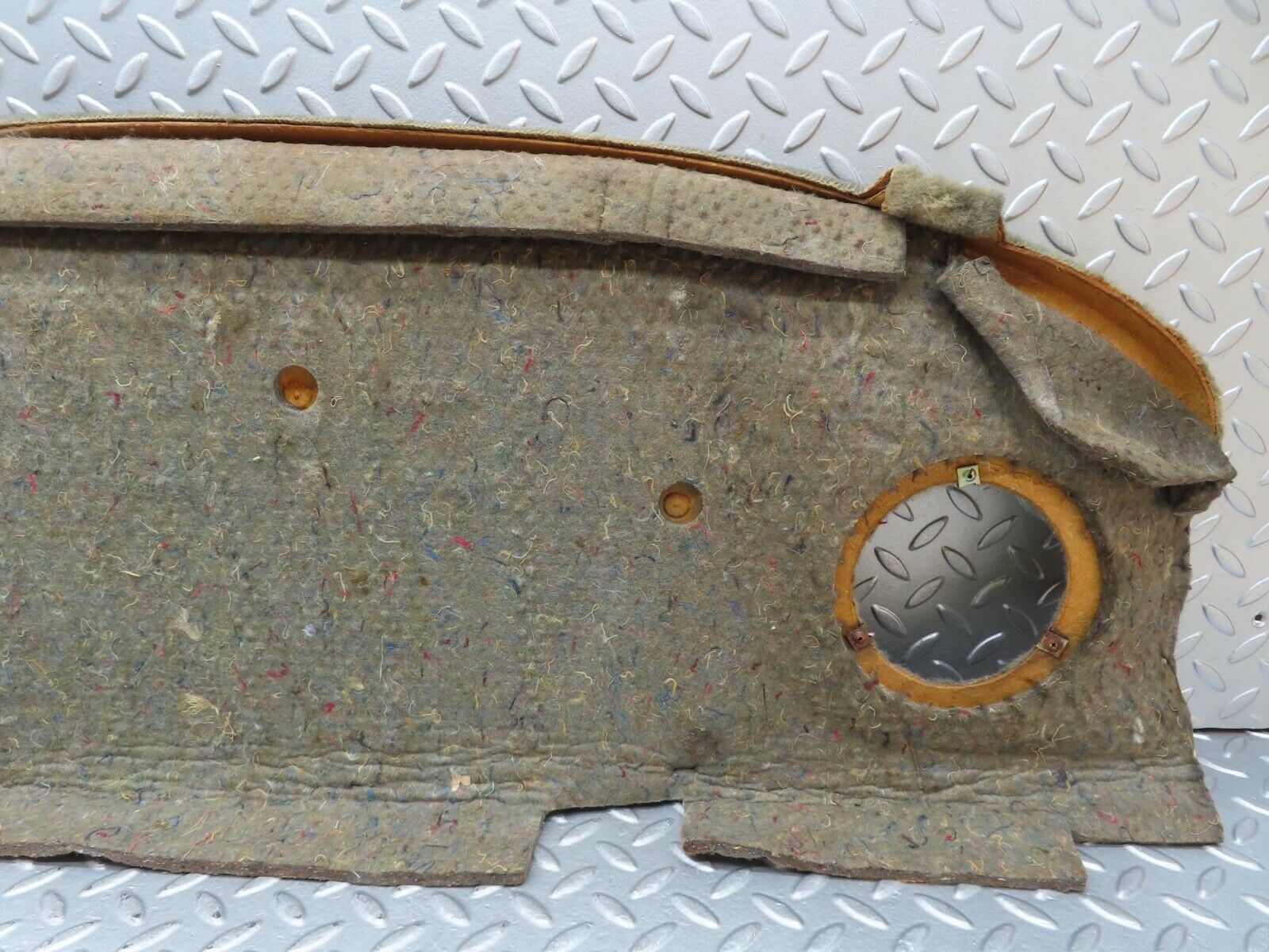 7043 Mercedes-Benz W123 230E Parcel Shelf