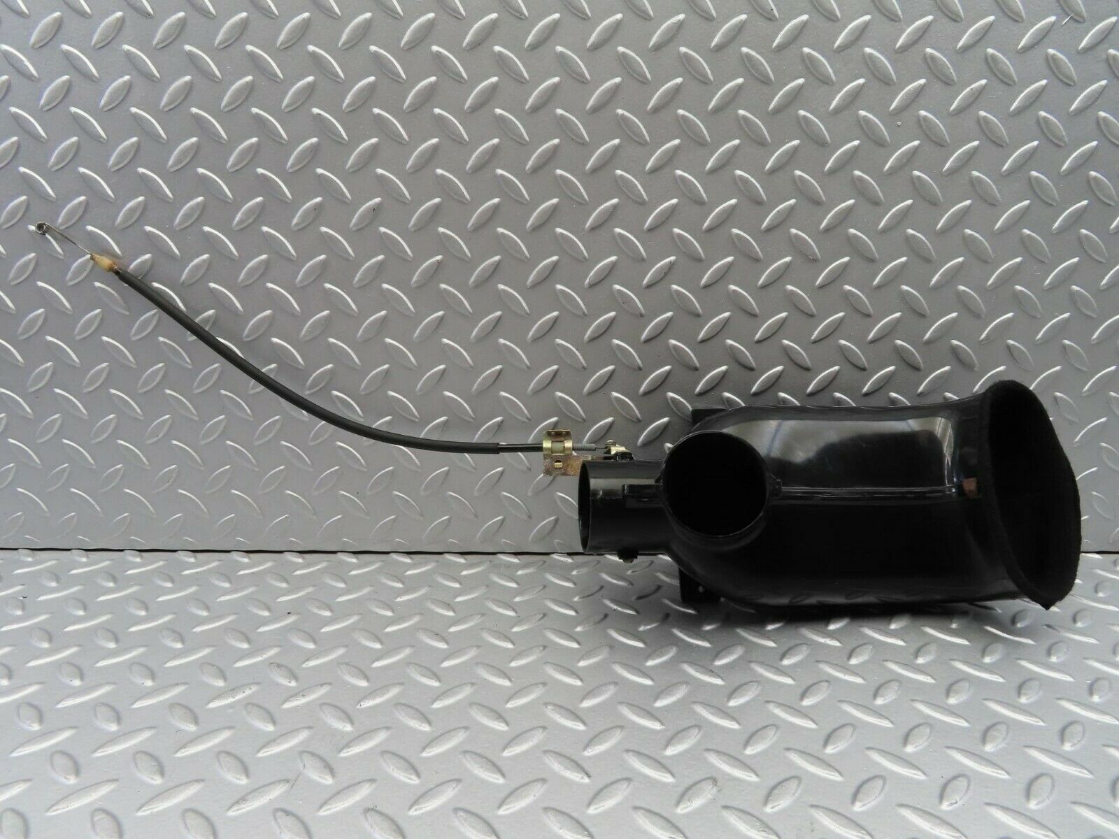 6947 Mercedes-Benz C107 350SLC Coupe Heater Air Duct Left