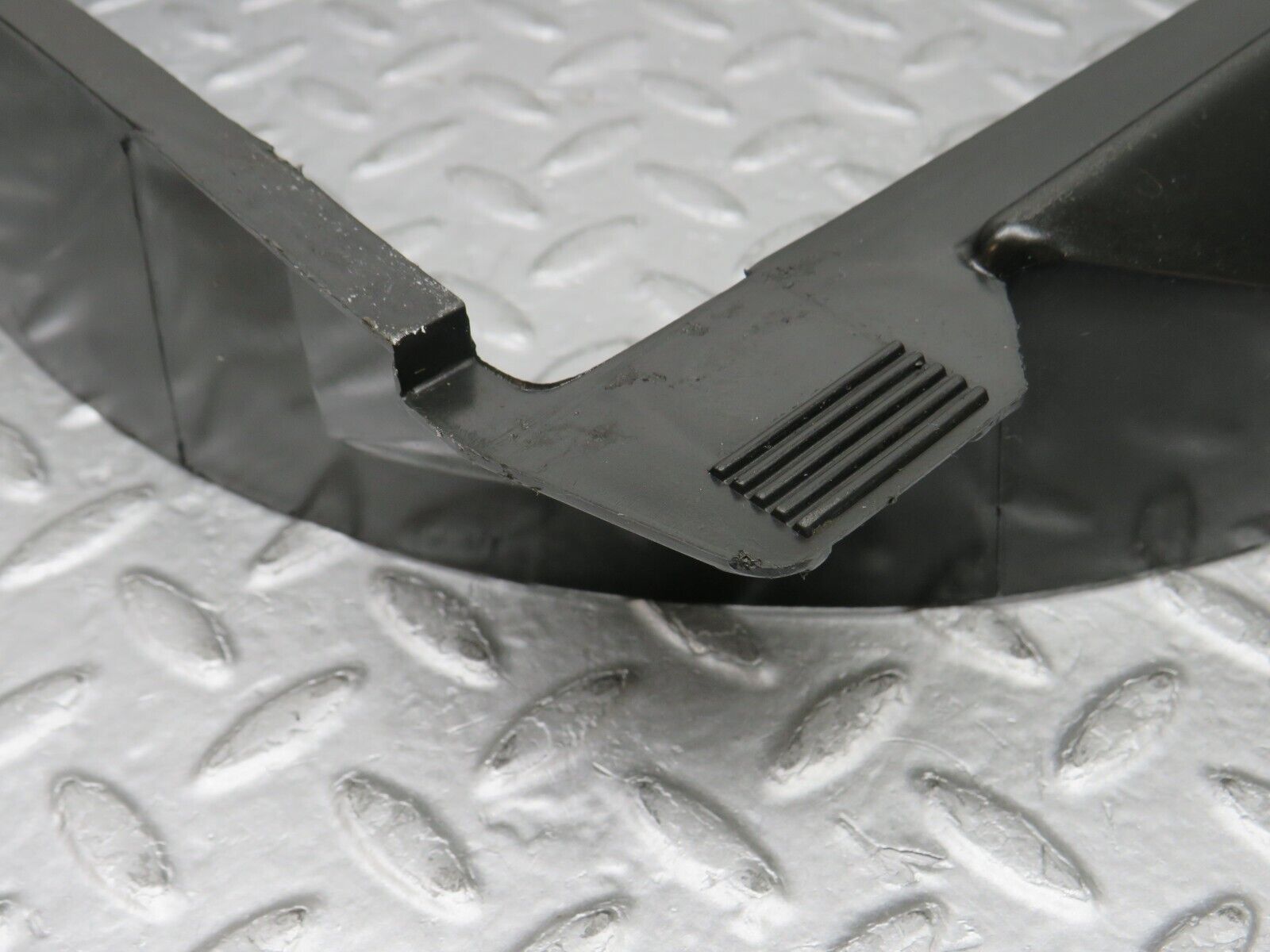 36653 Mercedes-Benz W201 190E 2.0L Engine Fan Shroud 2015050755