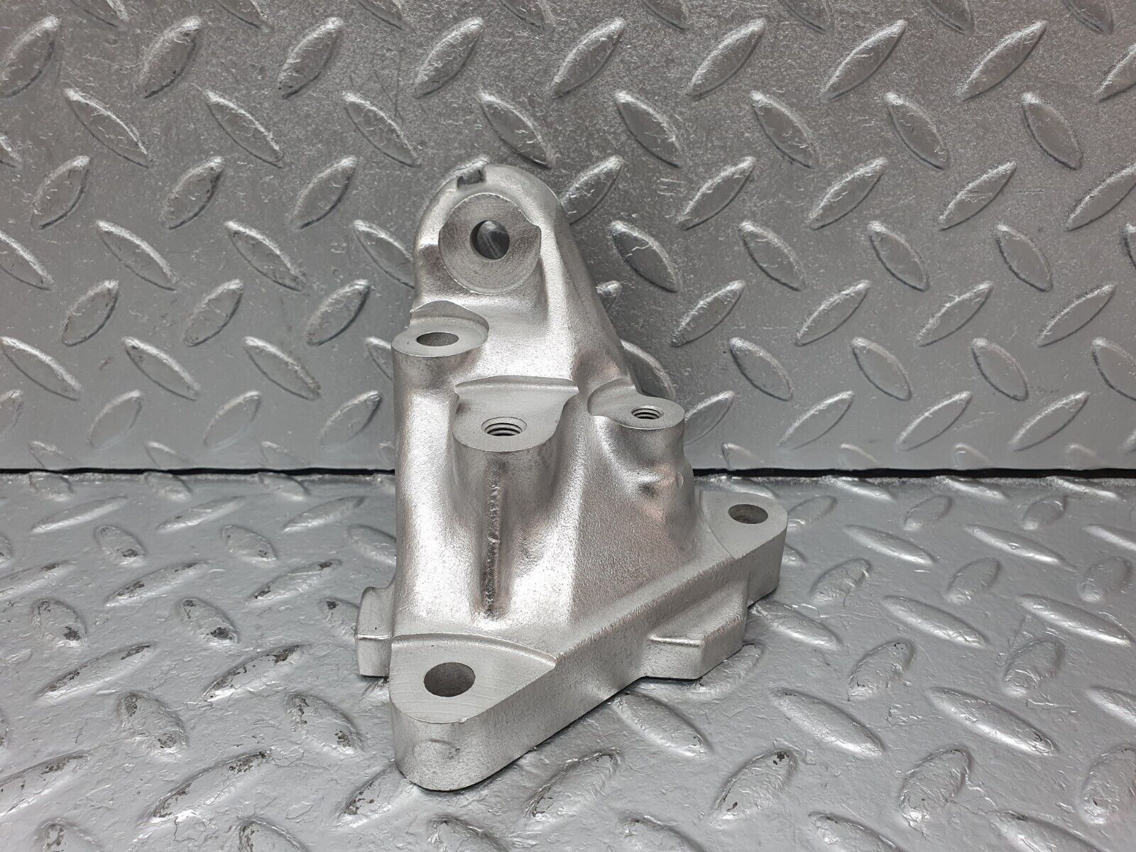 41447 Mercedes-Benz W124 200E Engine Mount Bracket Left Side 1022234104