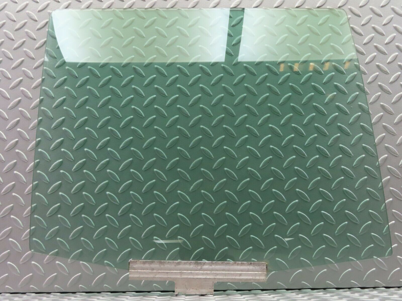 6748 Mercedes-Benz S124 E220 Wagon Rear Right Door Window Glass