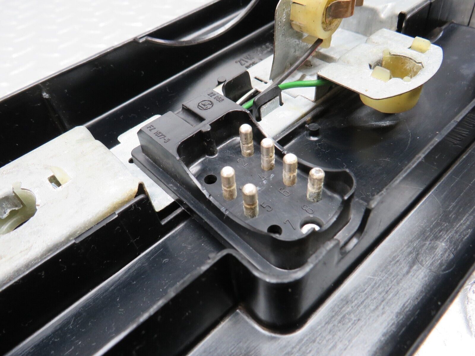 34282 Mercedes-Benz C126 380SEC Coupe Tail Light Bulb Holder Right 1268201064