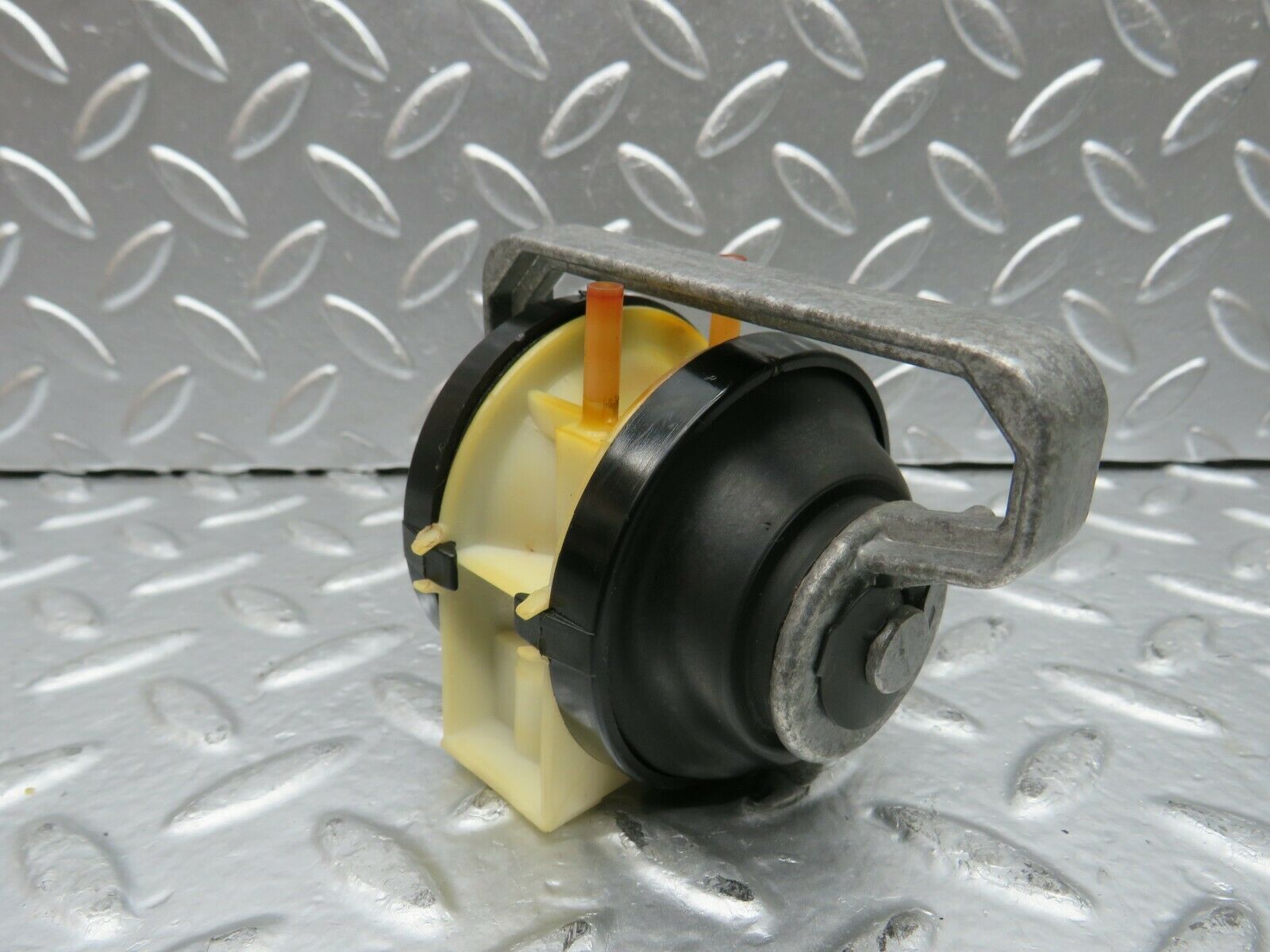 22720 Mercedes-Benz C107 450SLC Coupe Heater Box Vacuum Actuator