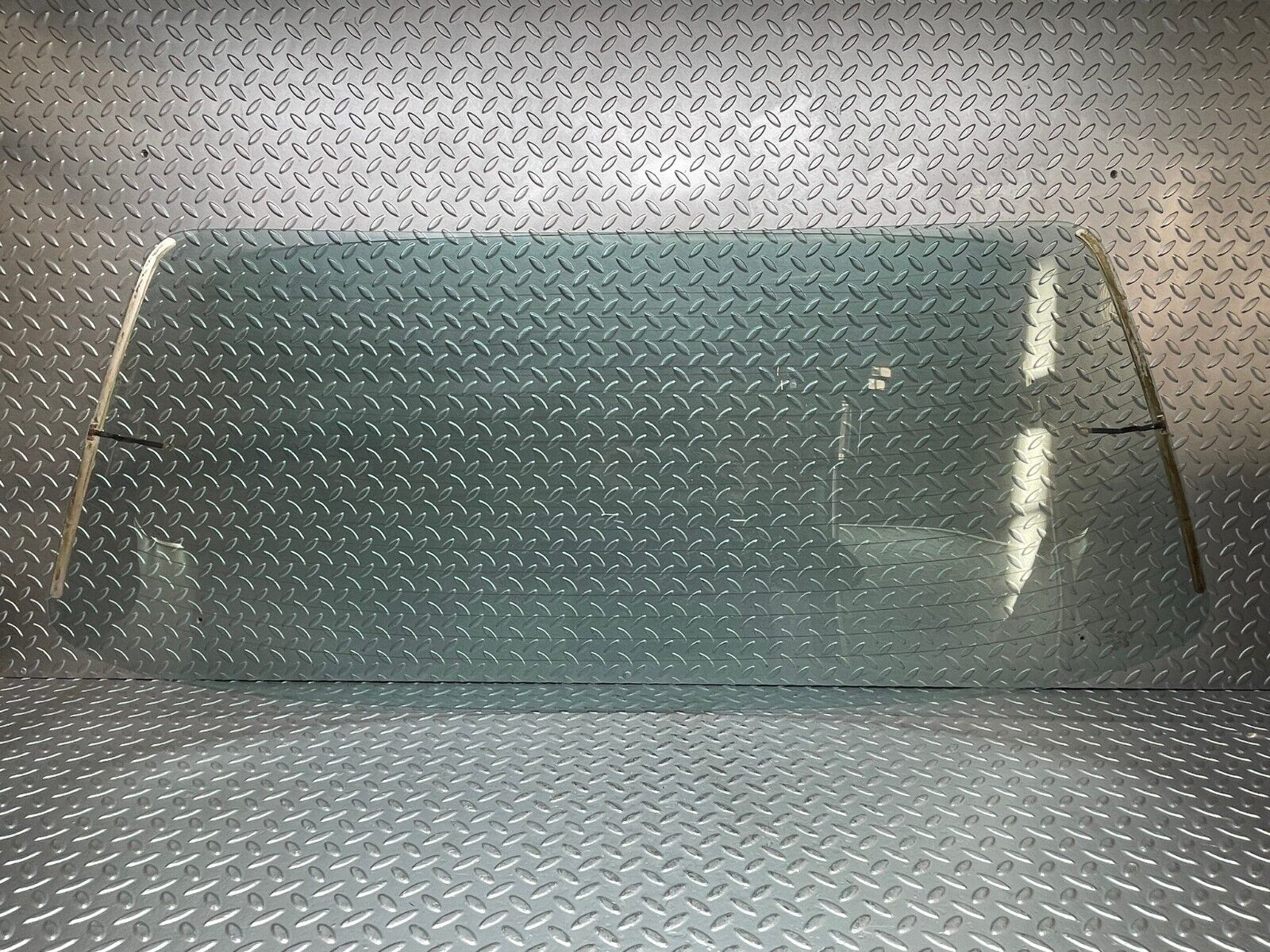 31924 Mercedes-Benz W123 230E Rear Heated Windscreen Glass