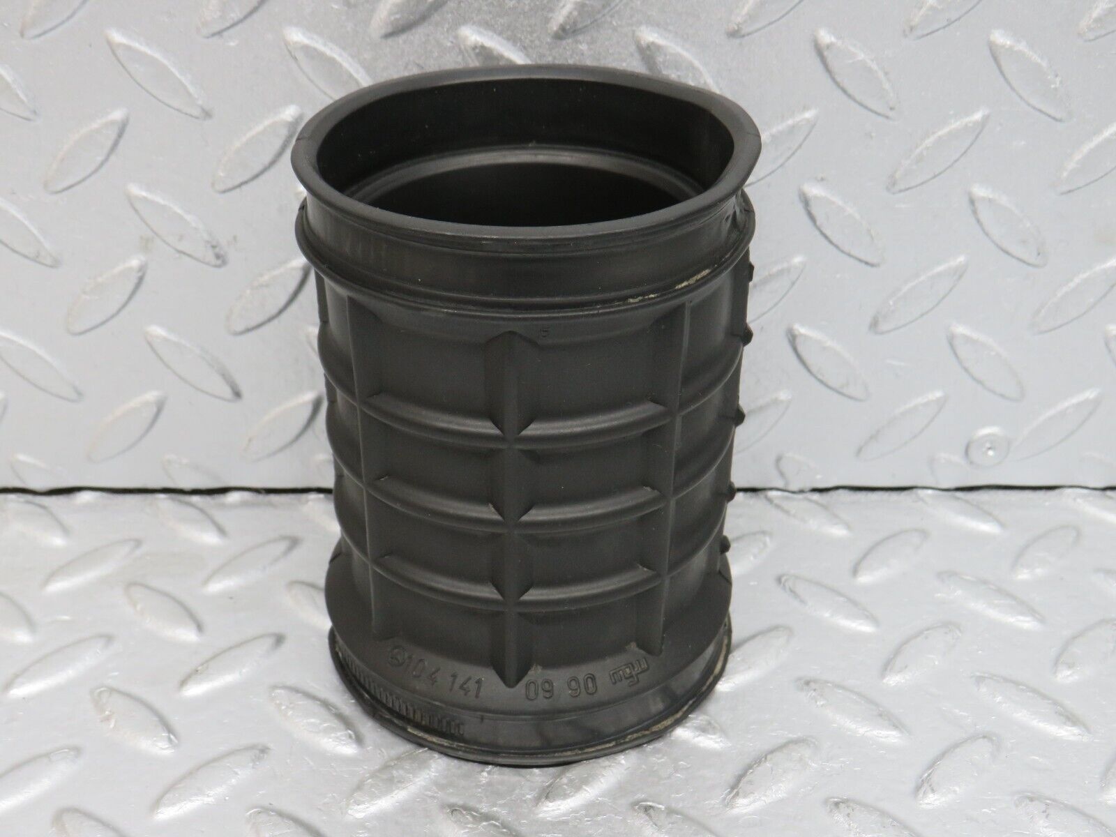 38122 Mercedes-Benz A124 320E Cabriolet Air Intake Pipe 1041410990