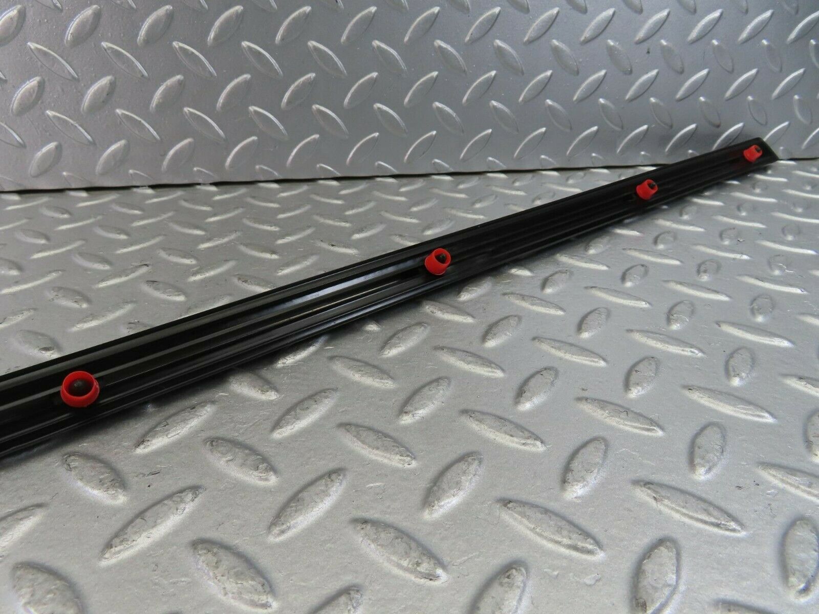 10248 Mercedes-Benz W123 Rear Left Door Centre Moulding Trim