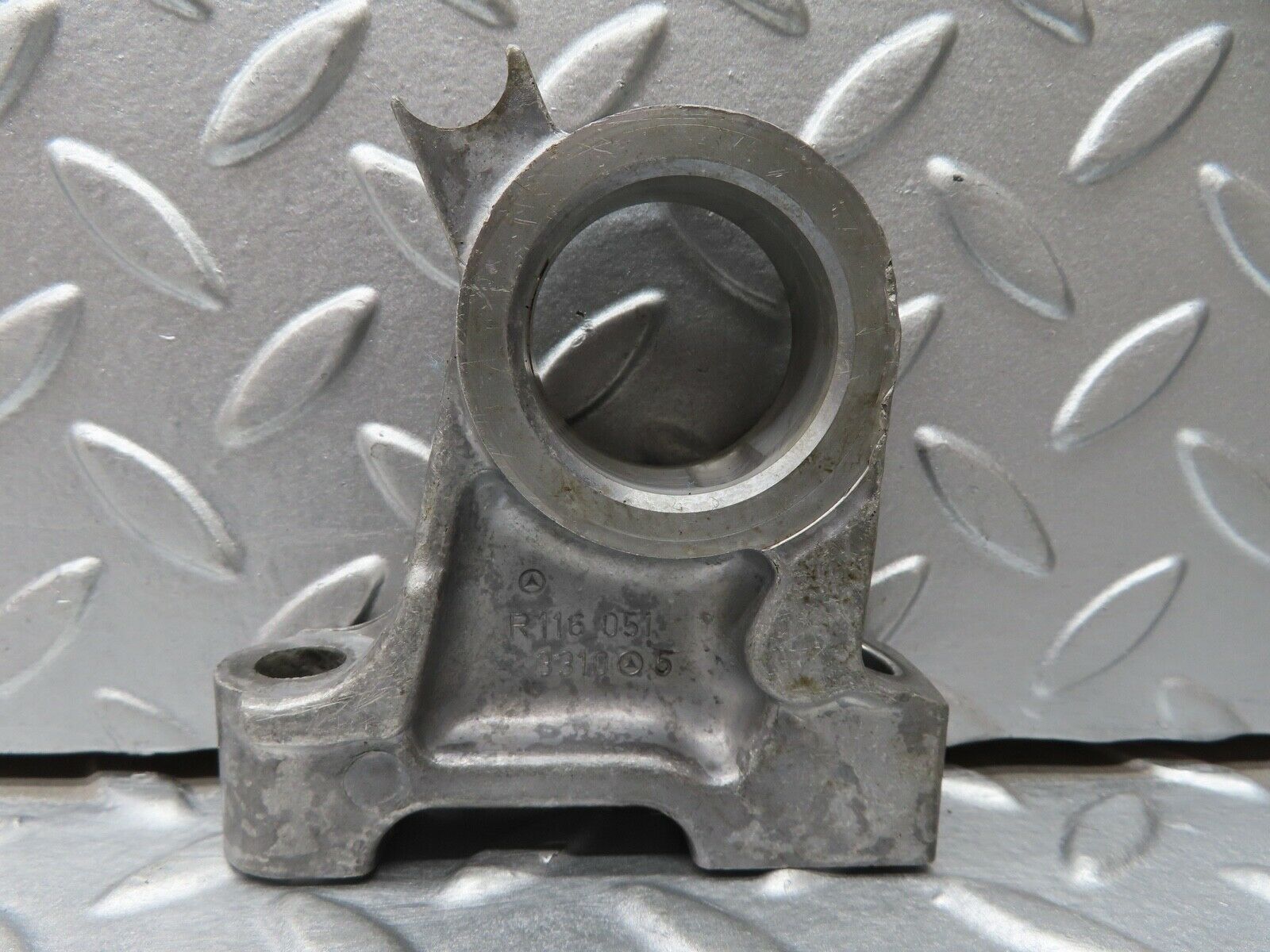 17722 Mercedes-Benz W116 450SEL Camshaft Tower Bearing 1160513310