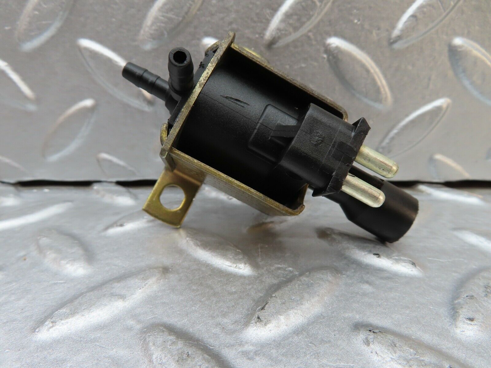 20052 Mercedes-Benz R129 300SL Coupe Vacuum Control Valve Pierburg 0015407097