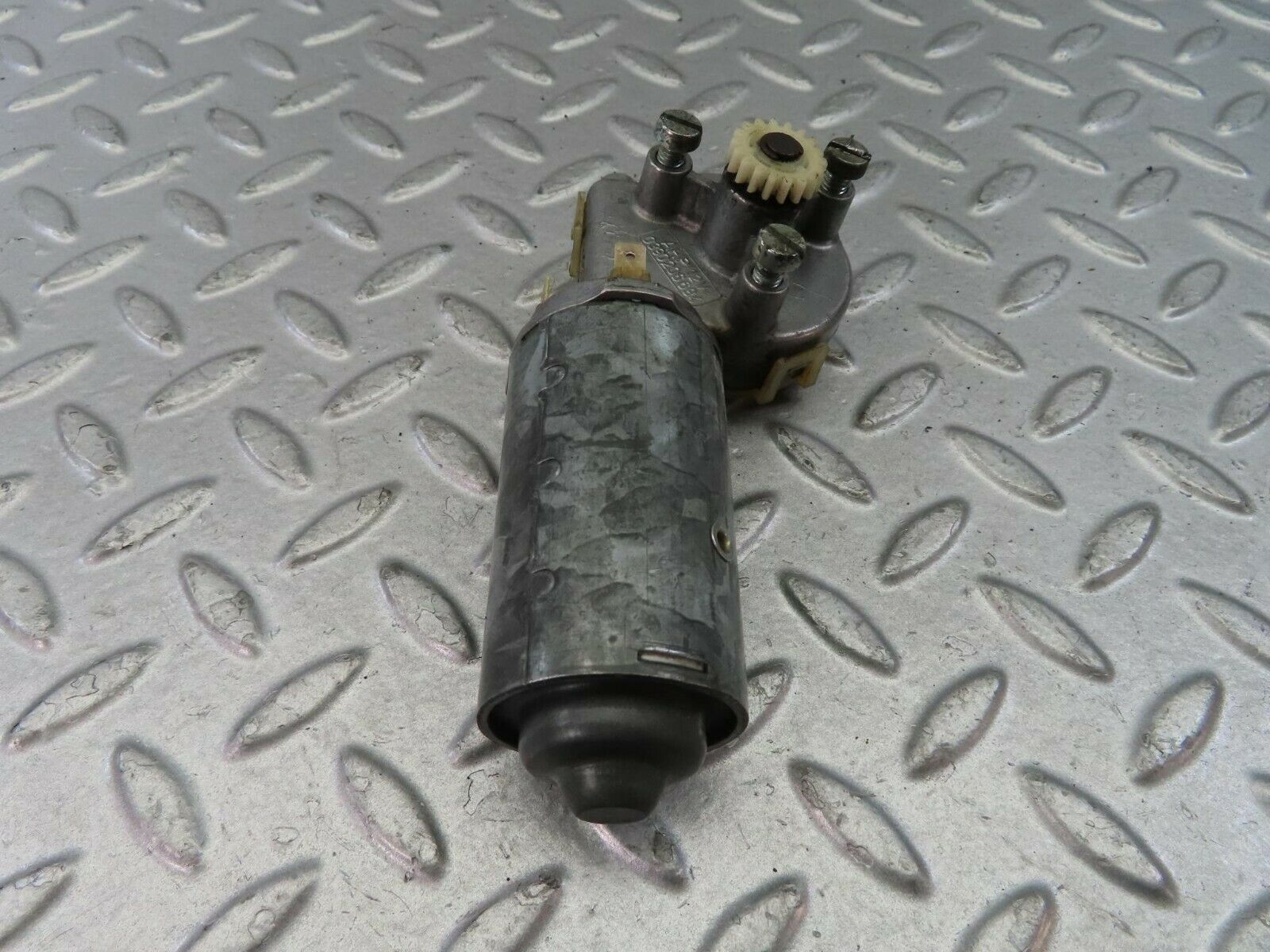 9245 Mercedes-Benz C124 300CE Coupe Seat Belt Presenter Motor Right 0390206694