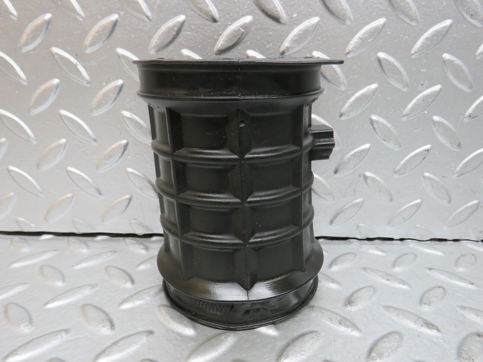 29126 Mercedes-Benz C124 320CE Coupe Air Intake Pipe 1041410990