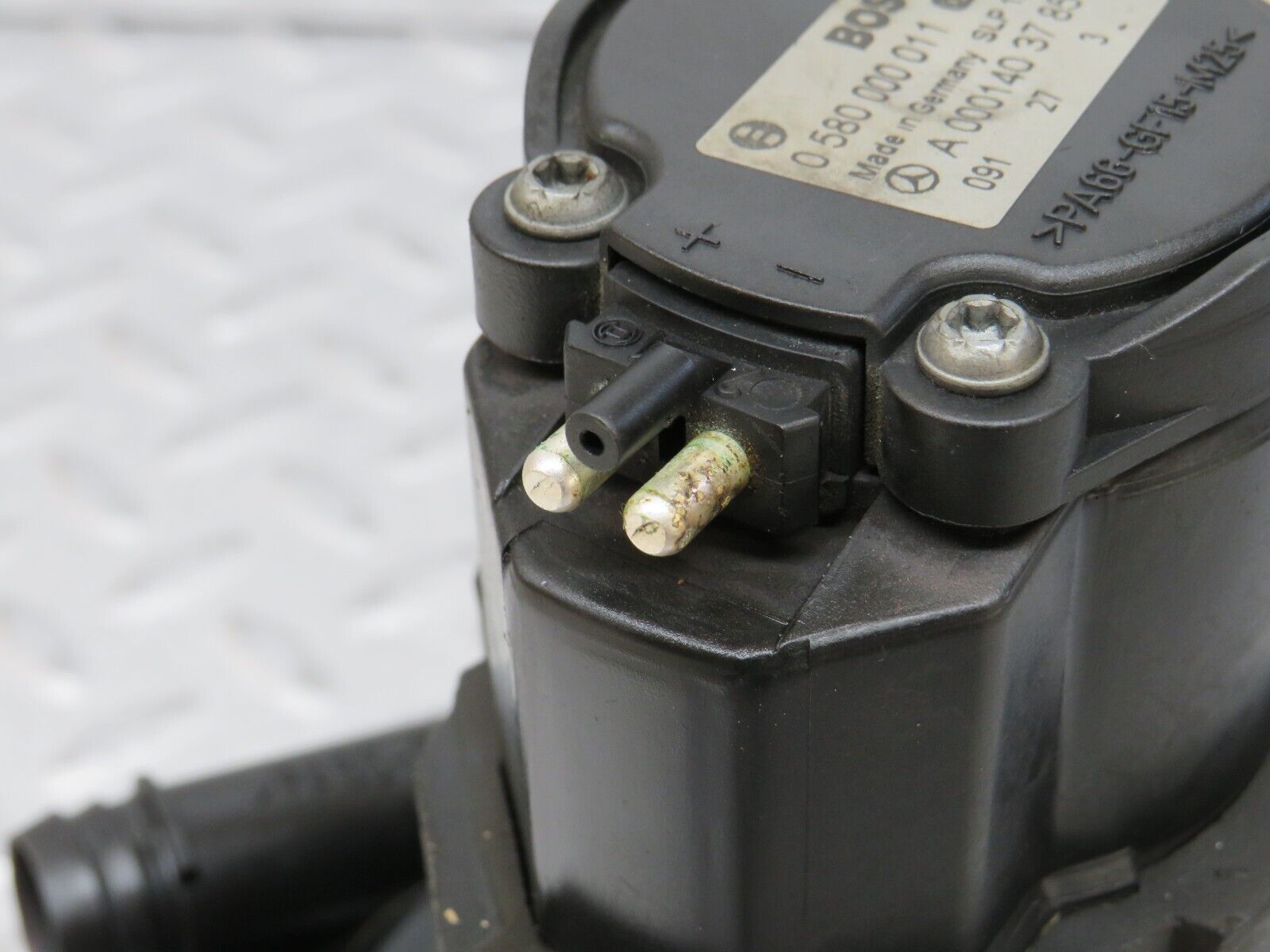 34945 Mercedes-Benz W210 320E Secondary Air Pump Bosch 0001403785 0580000011