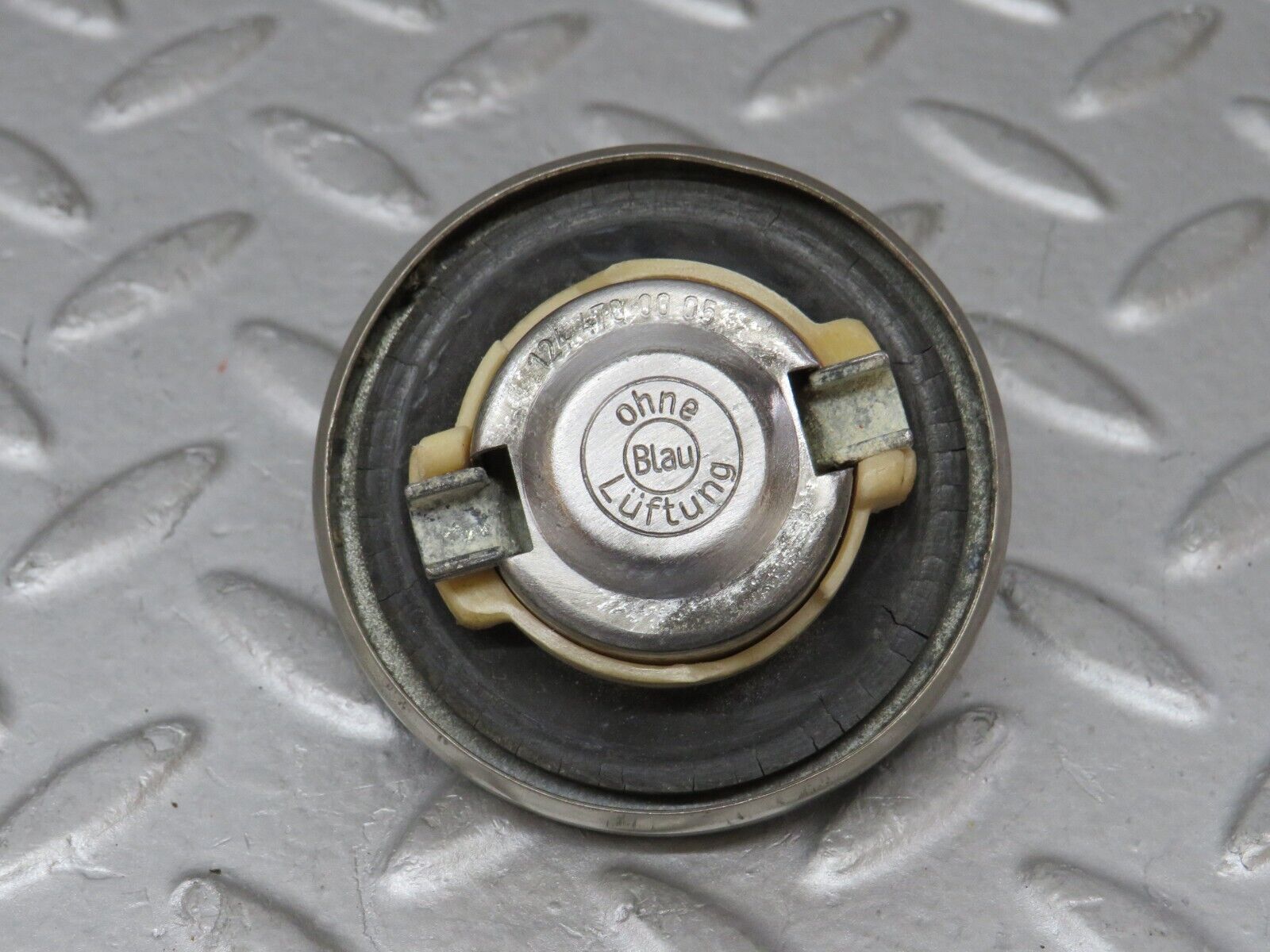 36335 Mercedes-Benz W126 420SE Fuel Tank Cap 1244700005